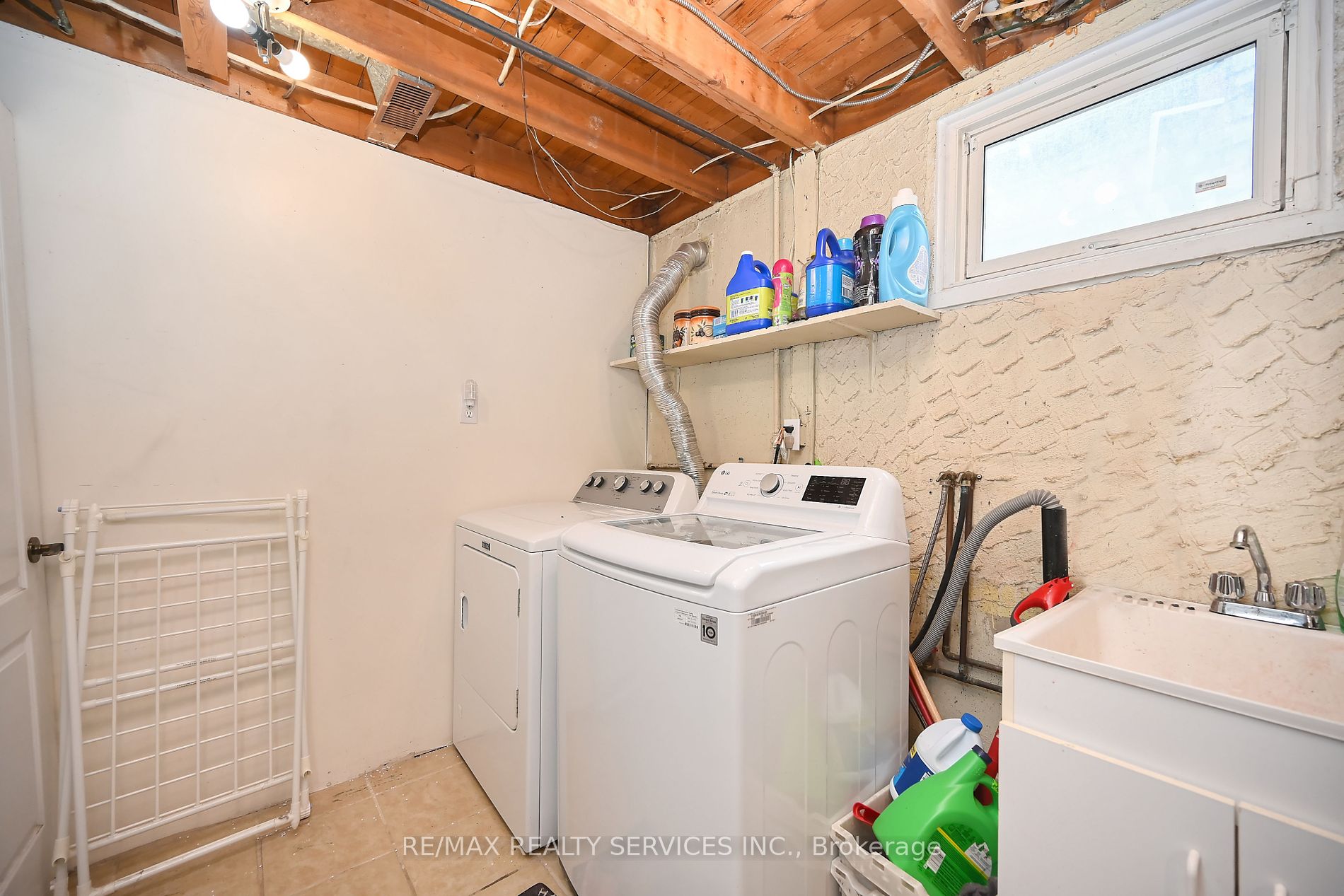 3 Brookdale Cres