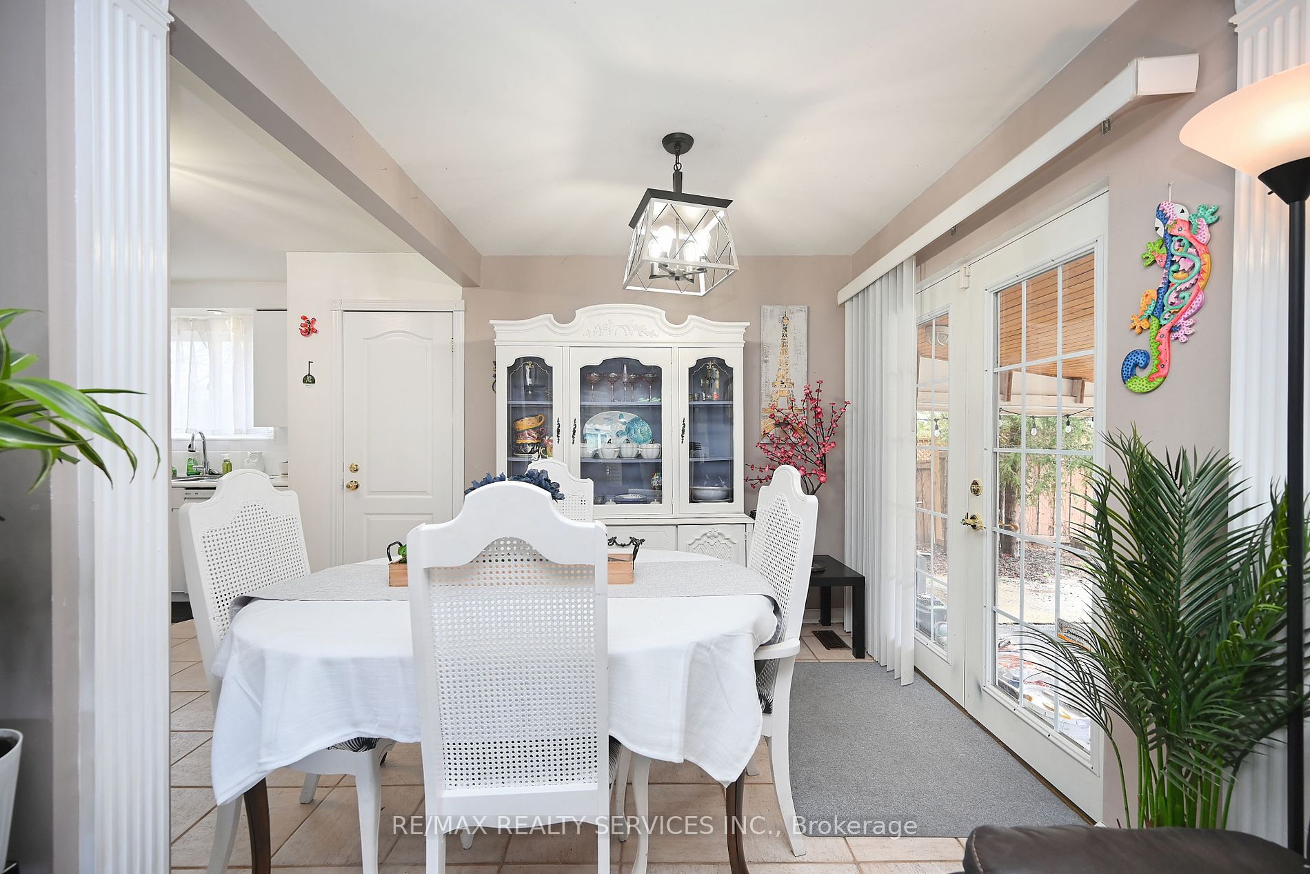 3 Brookdale Cres