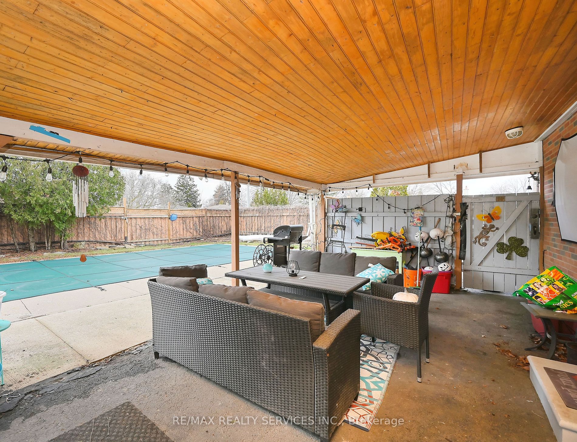 3 Brookdale Cres