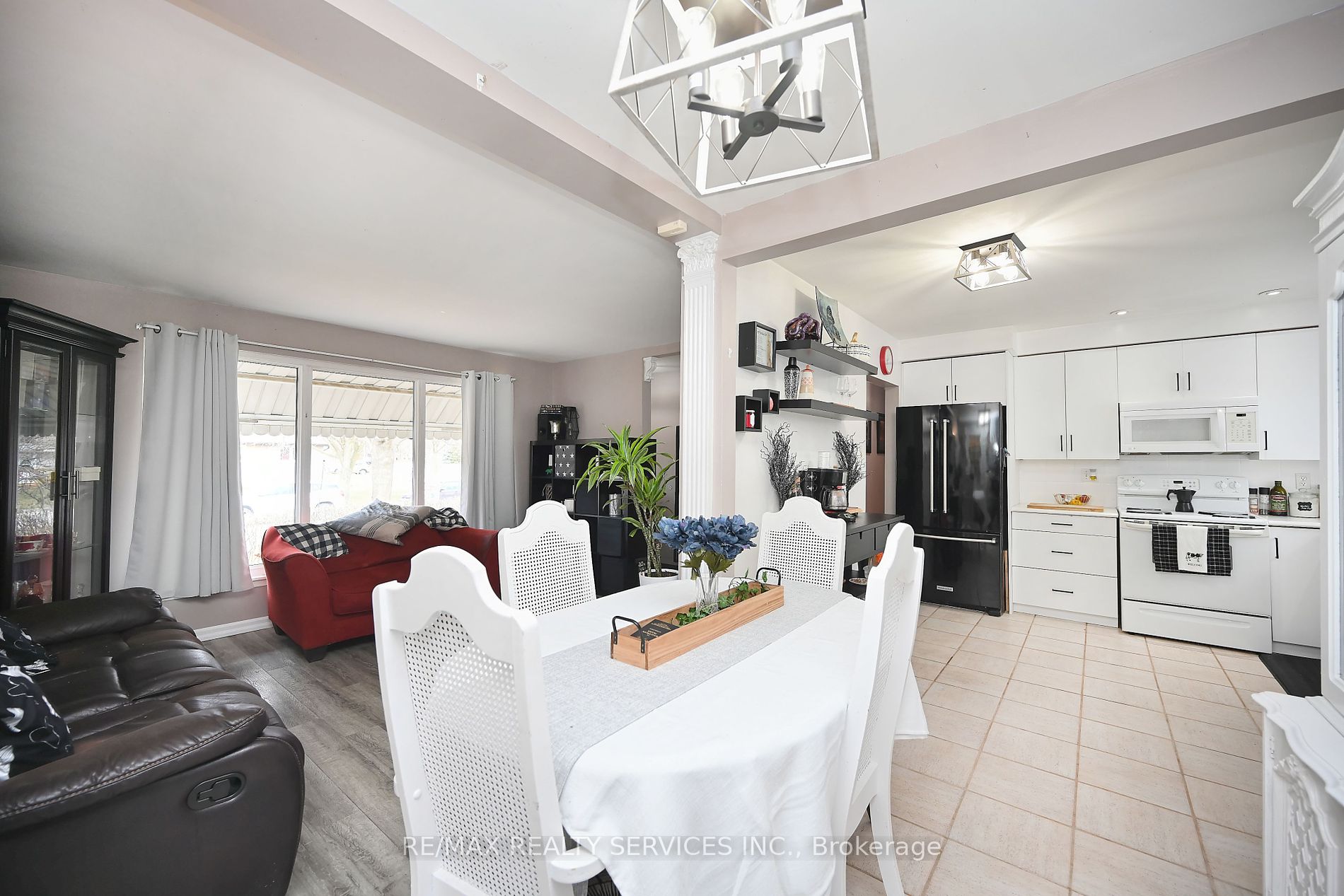 3 Brookdale Cres