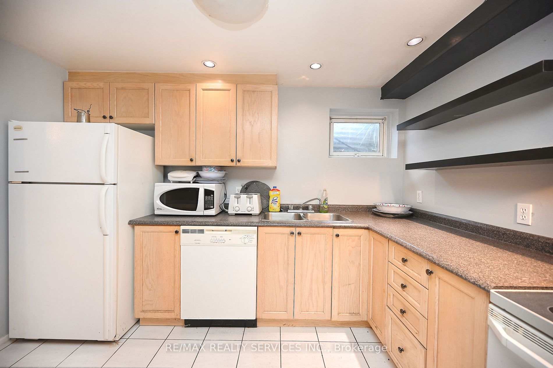 3 Brookdale Cres