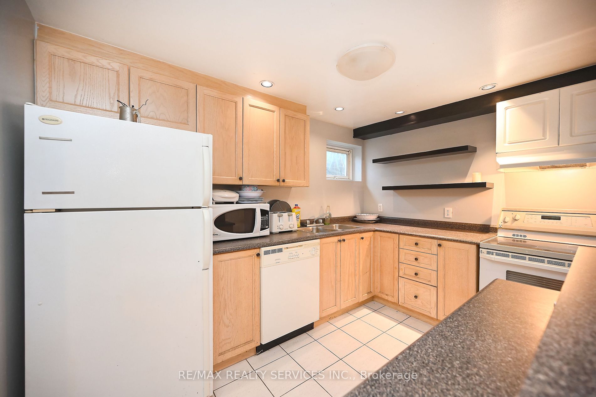 3 Brookdale Cres
