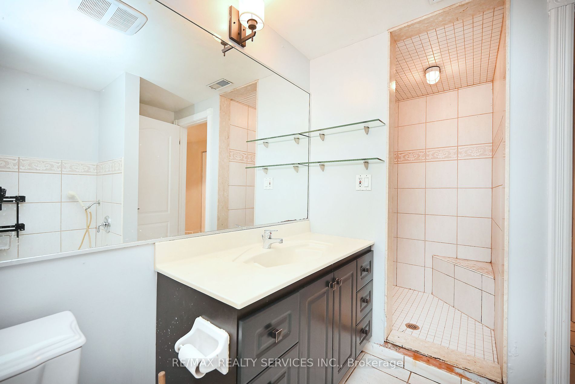 3 Brookdale Cres