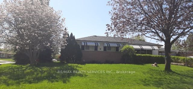 3 Brookdale Cres