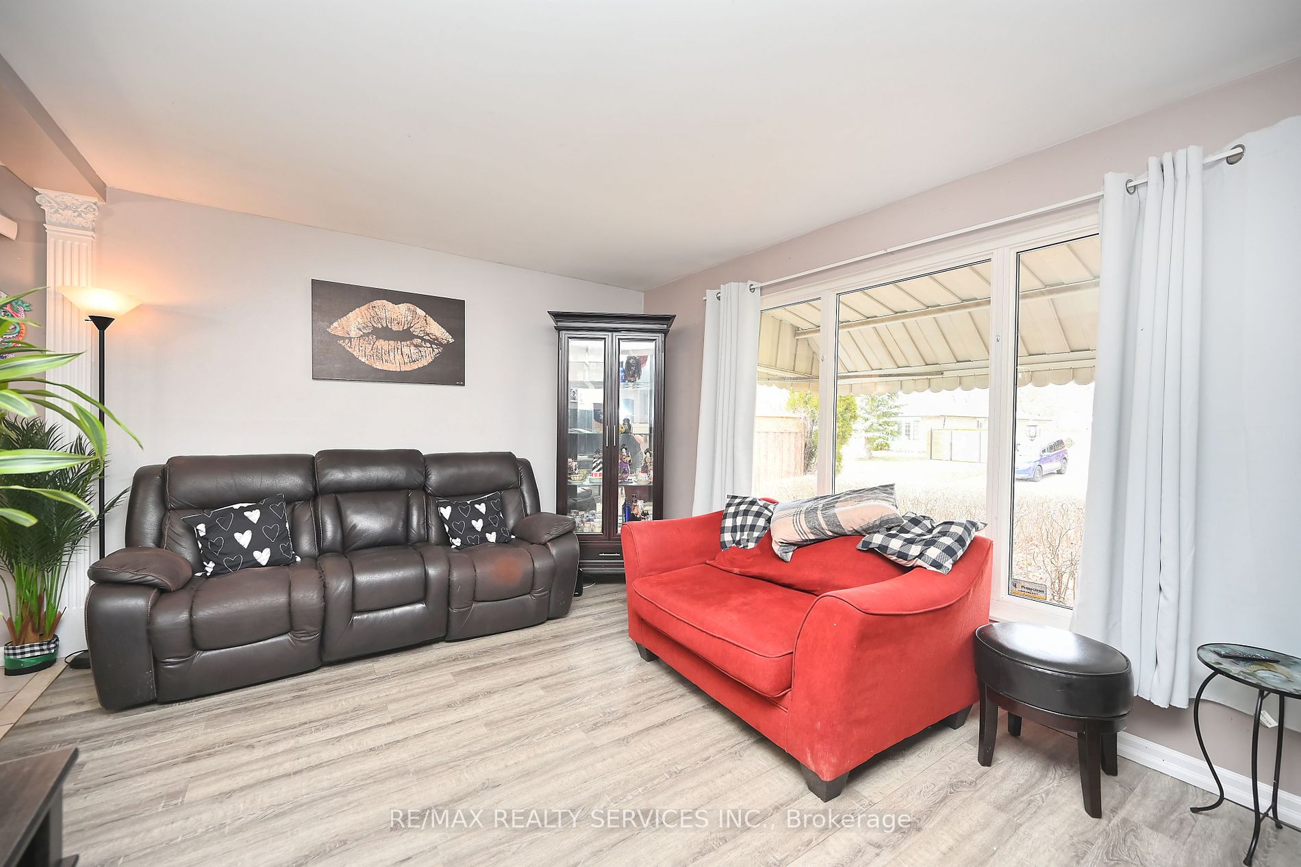 3 Brookdale Cres