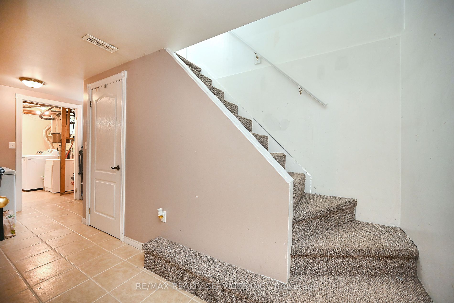 3 Brookdale Cres