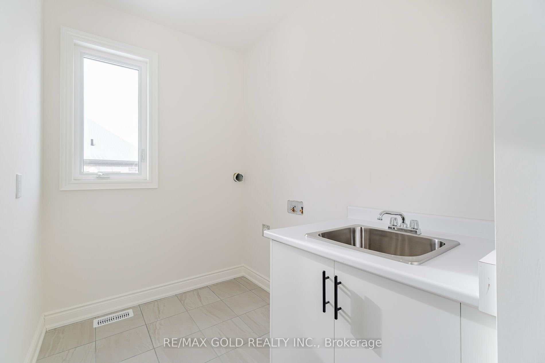 107 Walker Road W