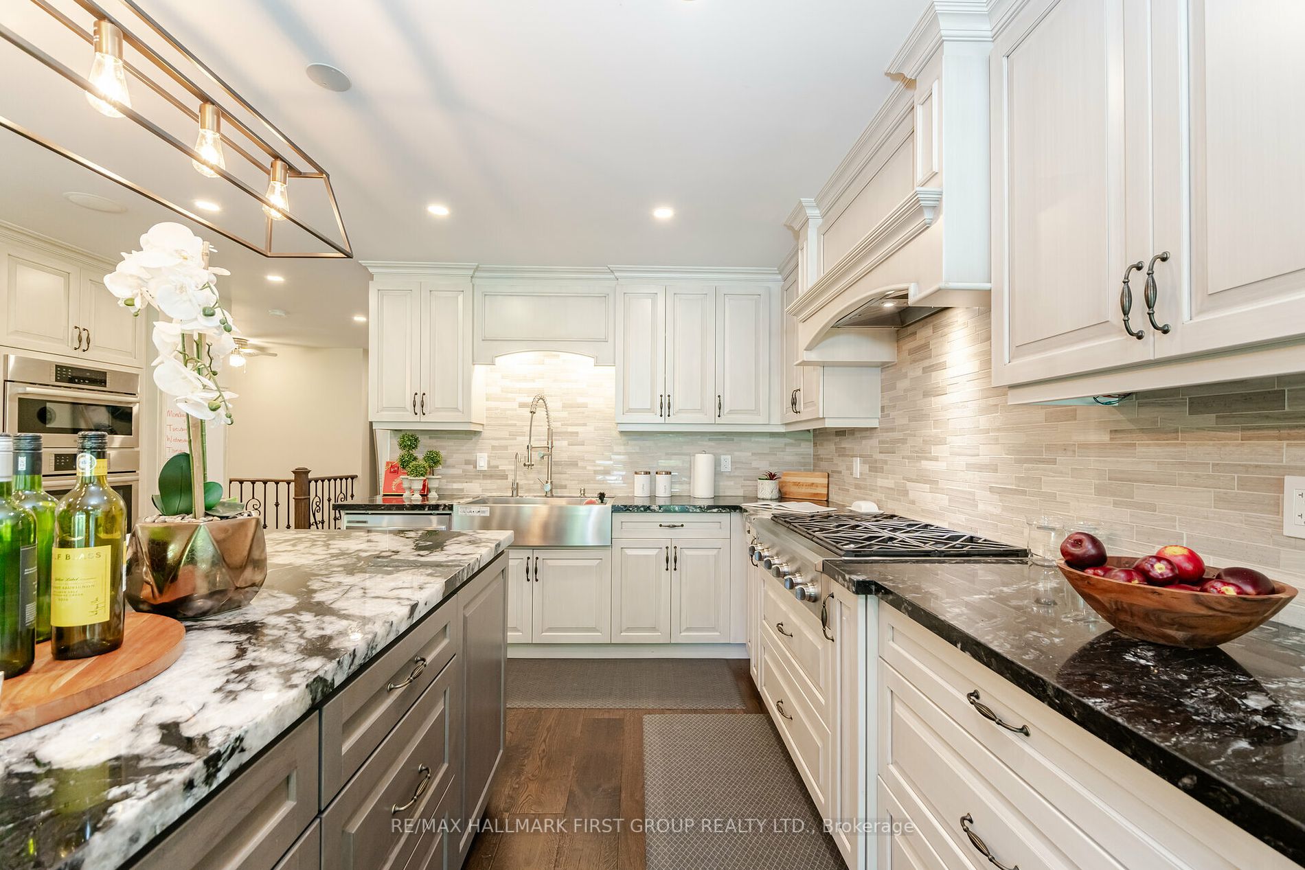 362 King St