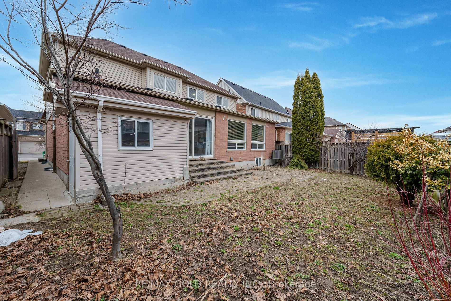 6 Mistybrook Crescent