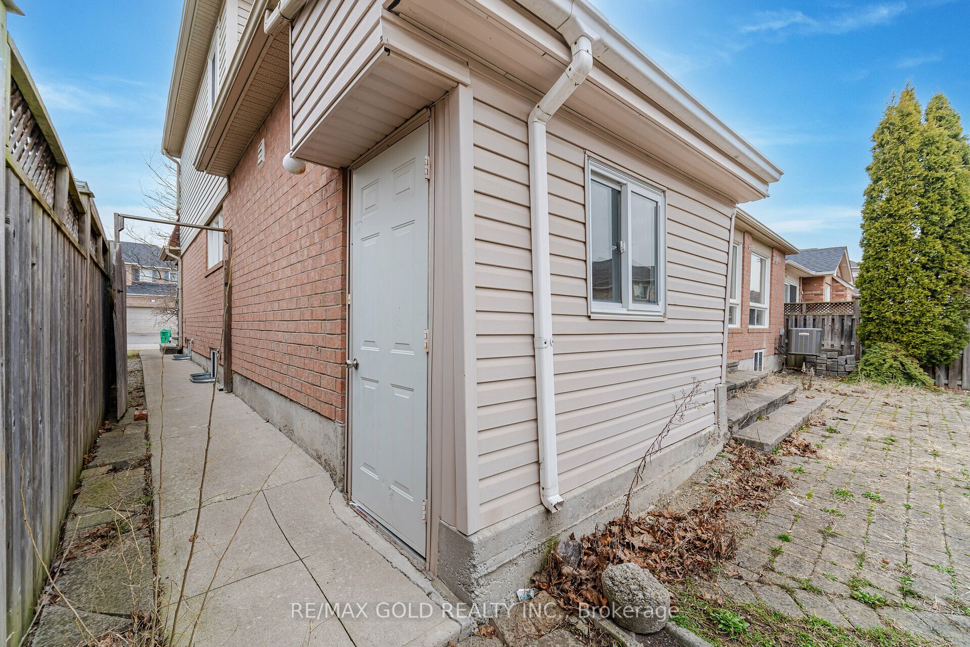 6 Mistybrook Crescent