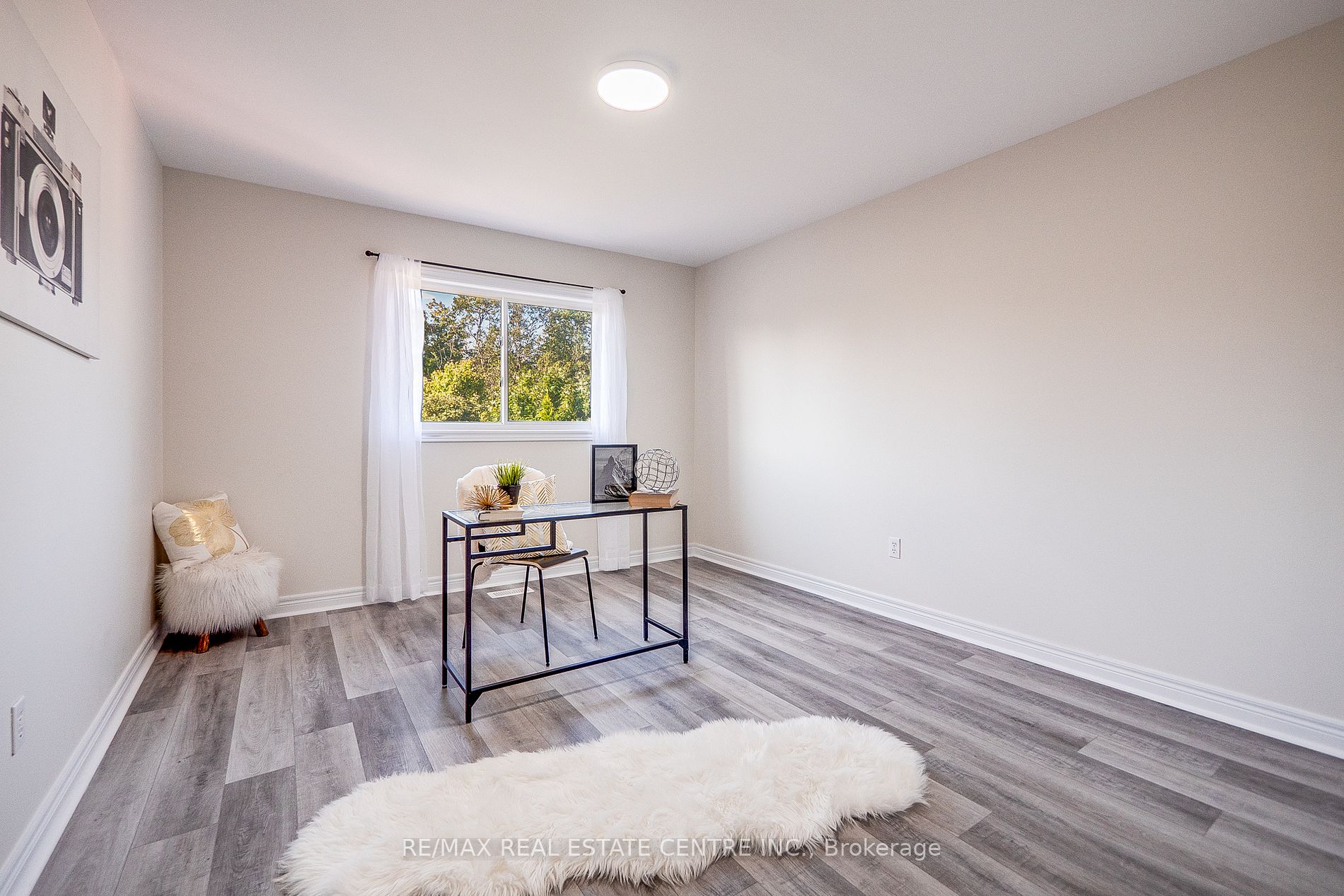 118 Mowat Cres