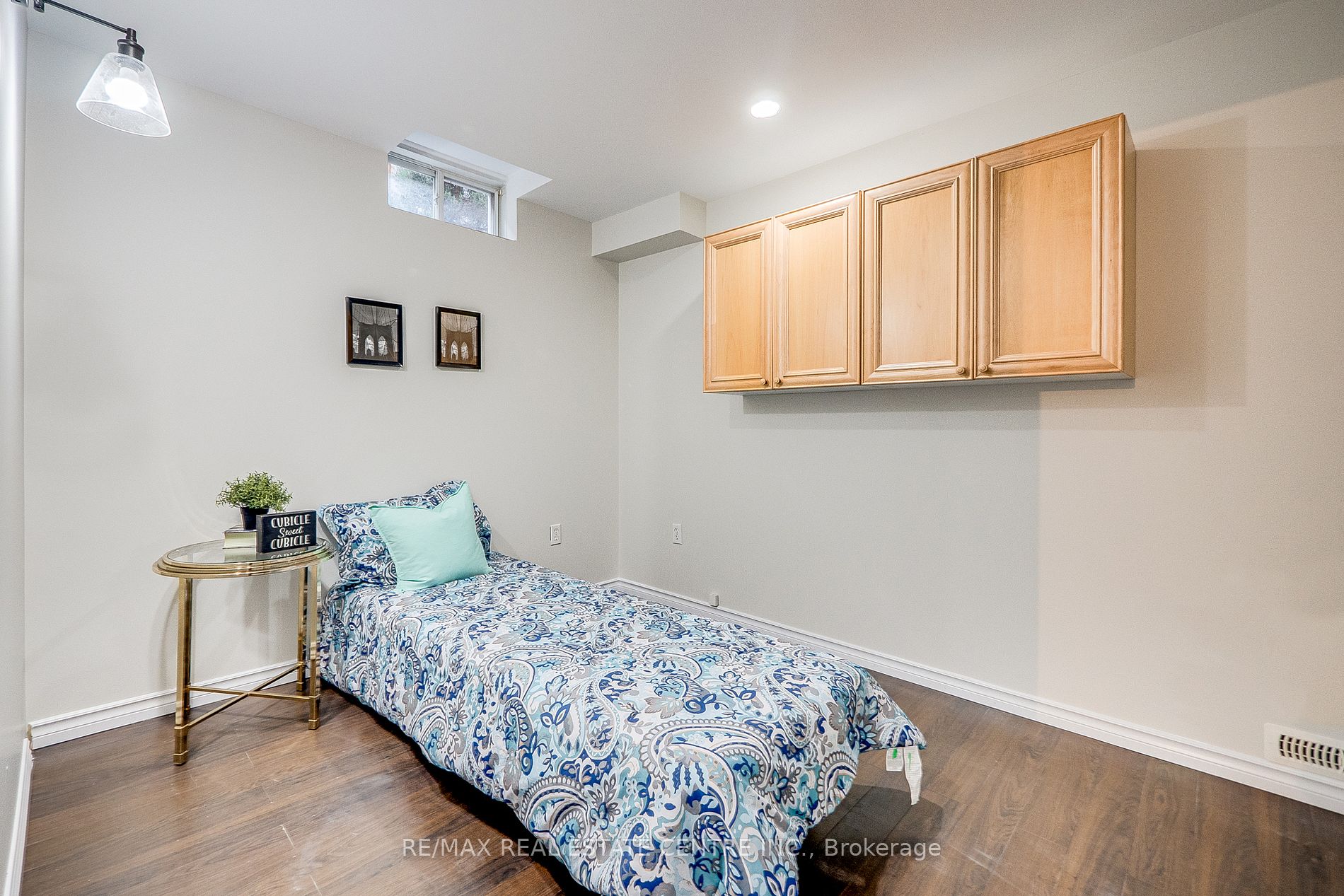 118 Mowat Cres