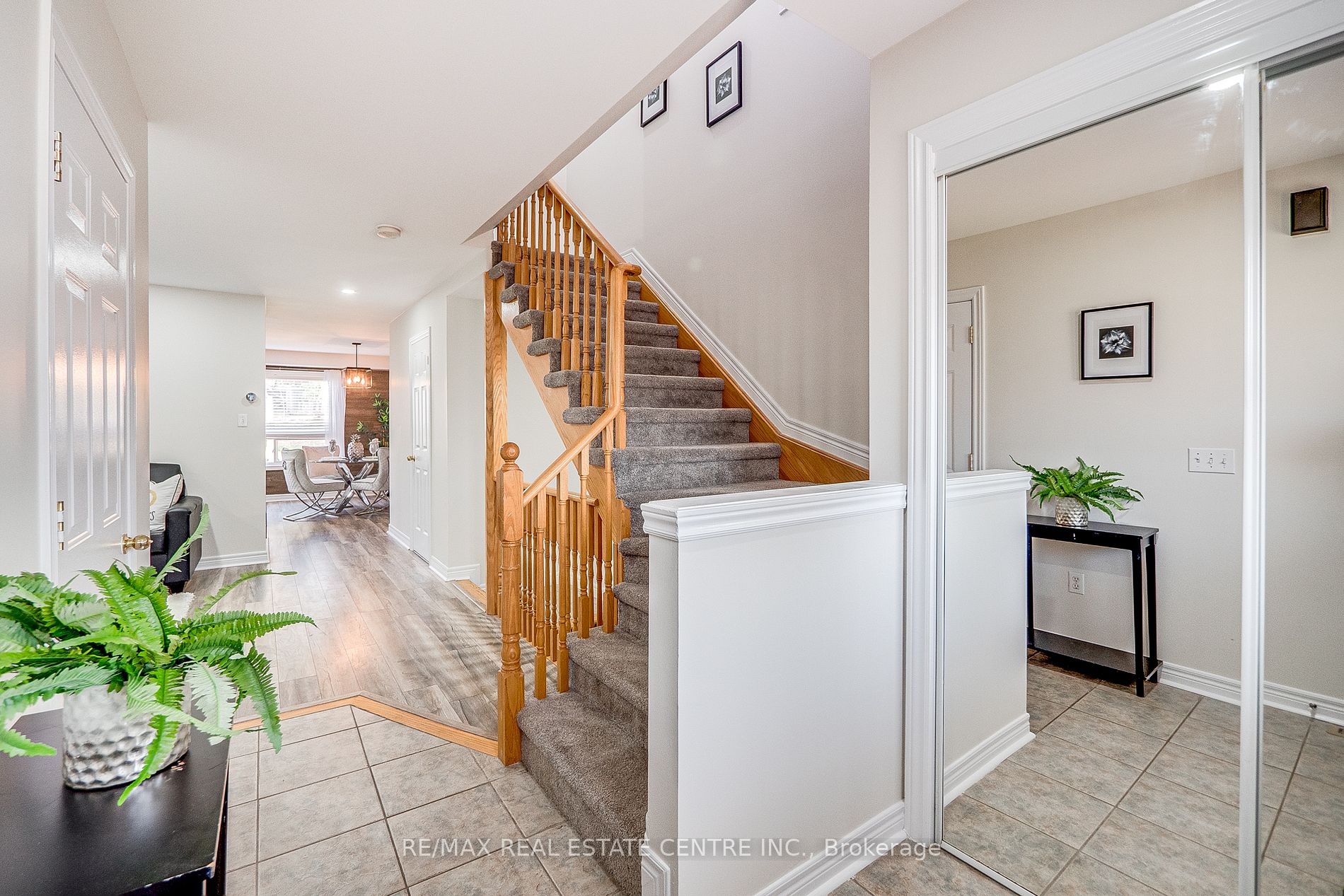 118 Mowat Cres