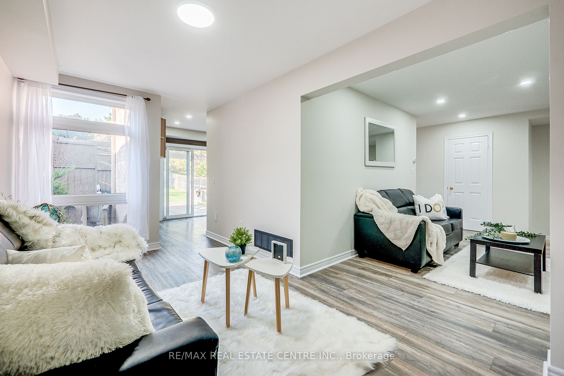 118 Mowat Cres