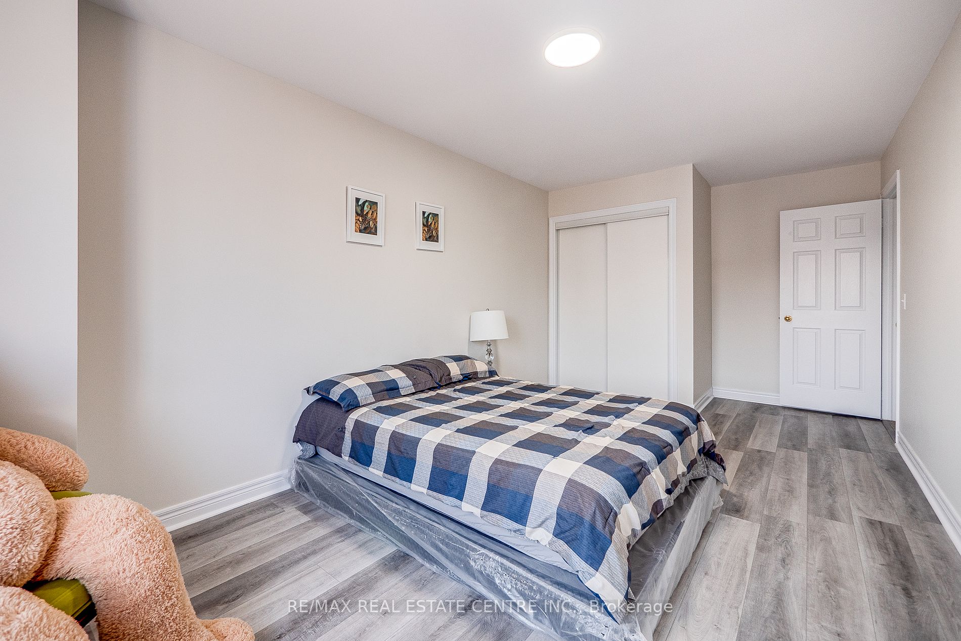 118 Mowat Cres