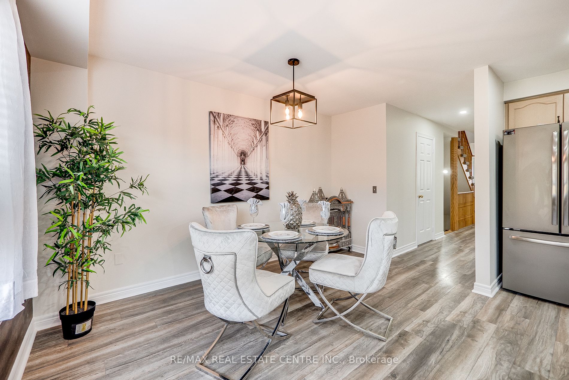 118 Mowat Cres