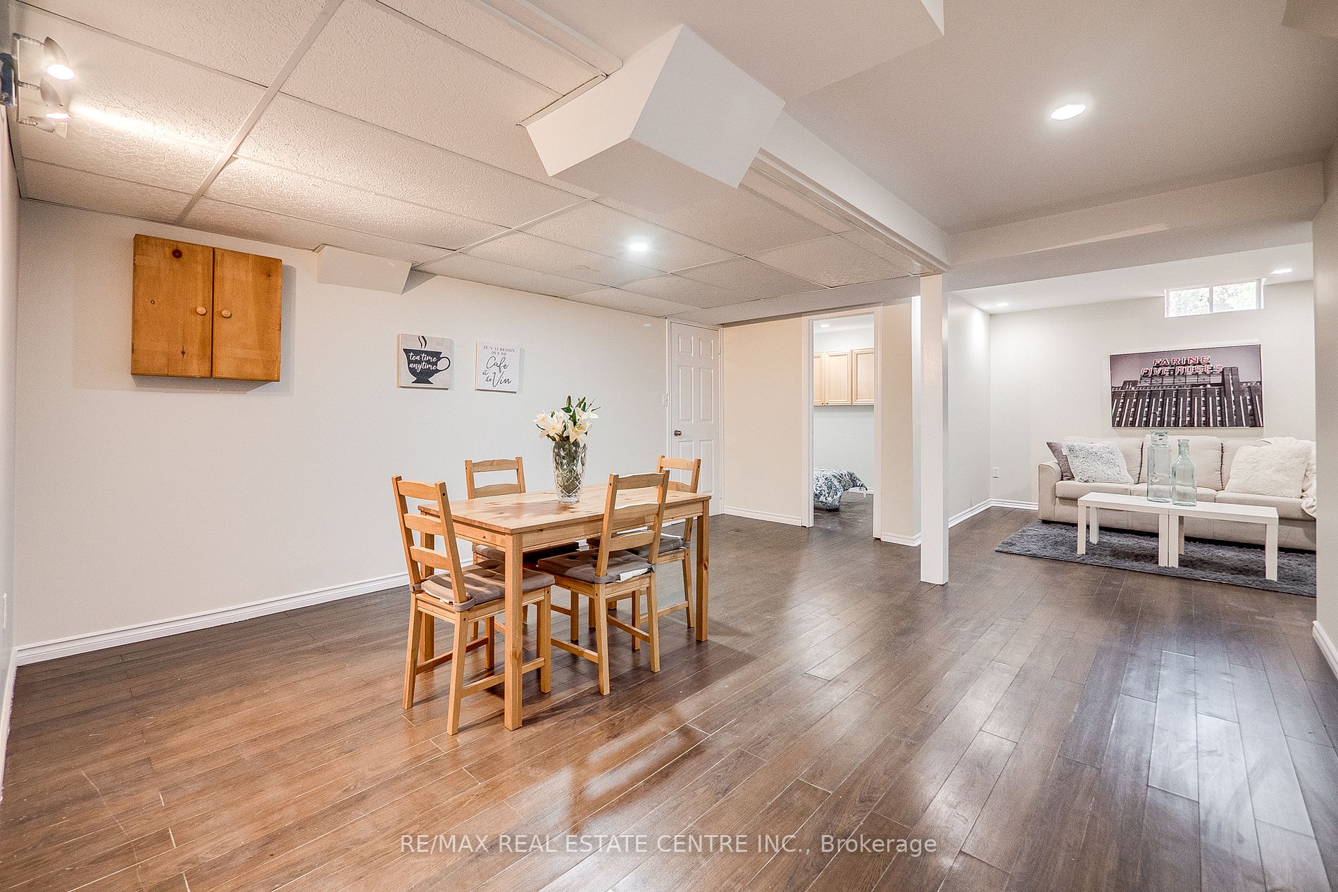 118 Mowat Cres