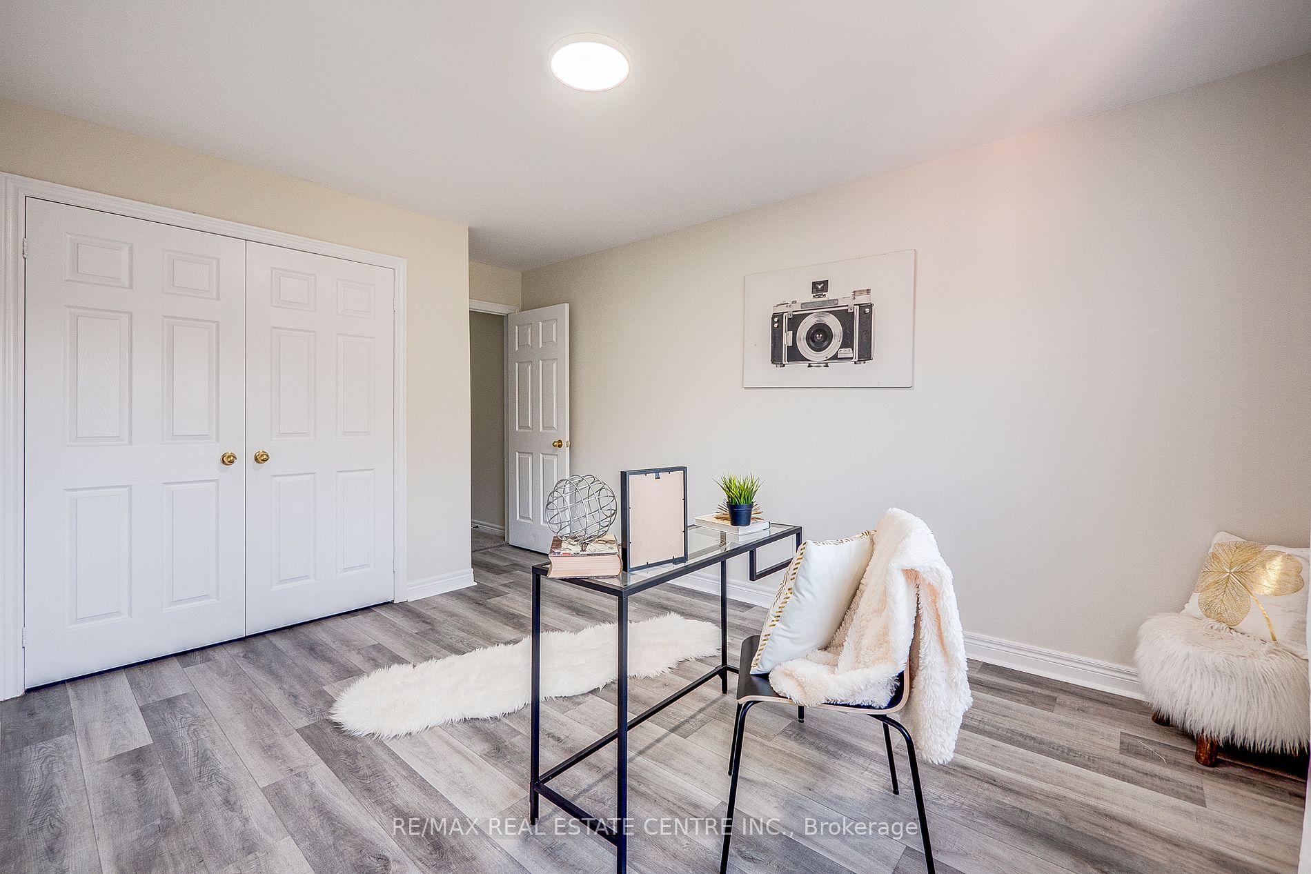 118 Mowat Cres