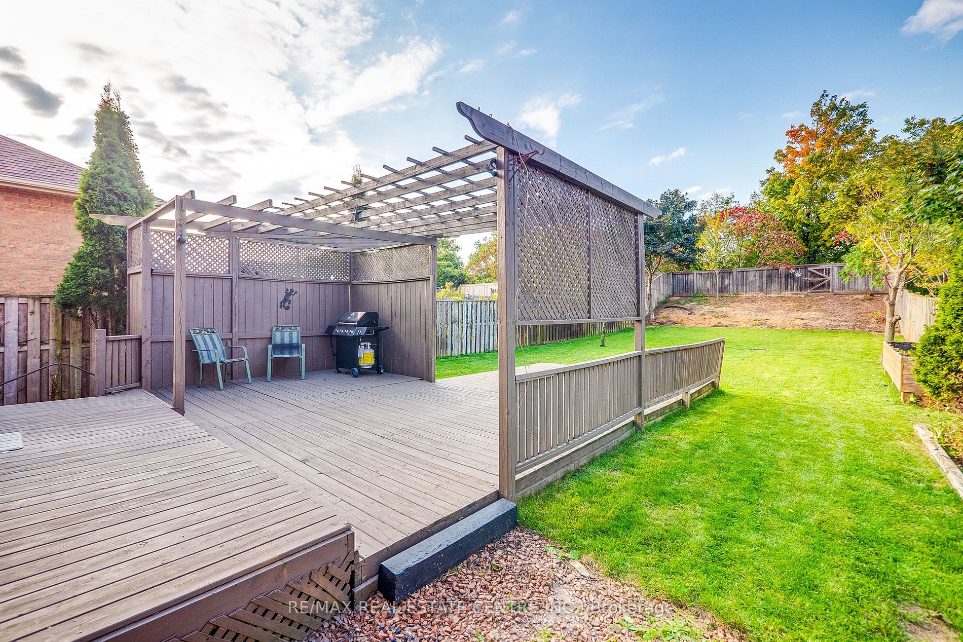 118 Mowat Cres