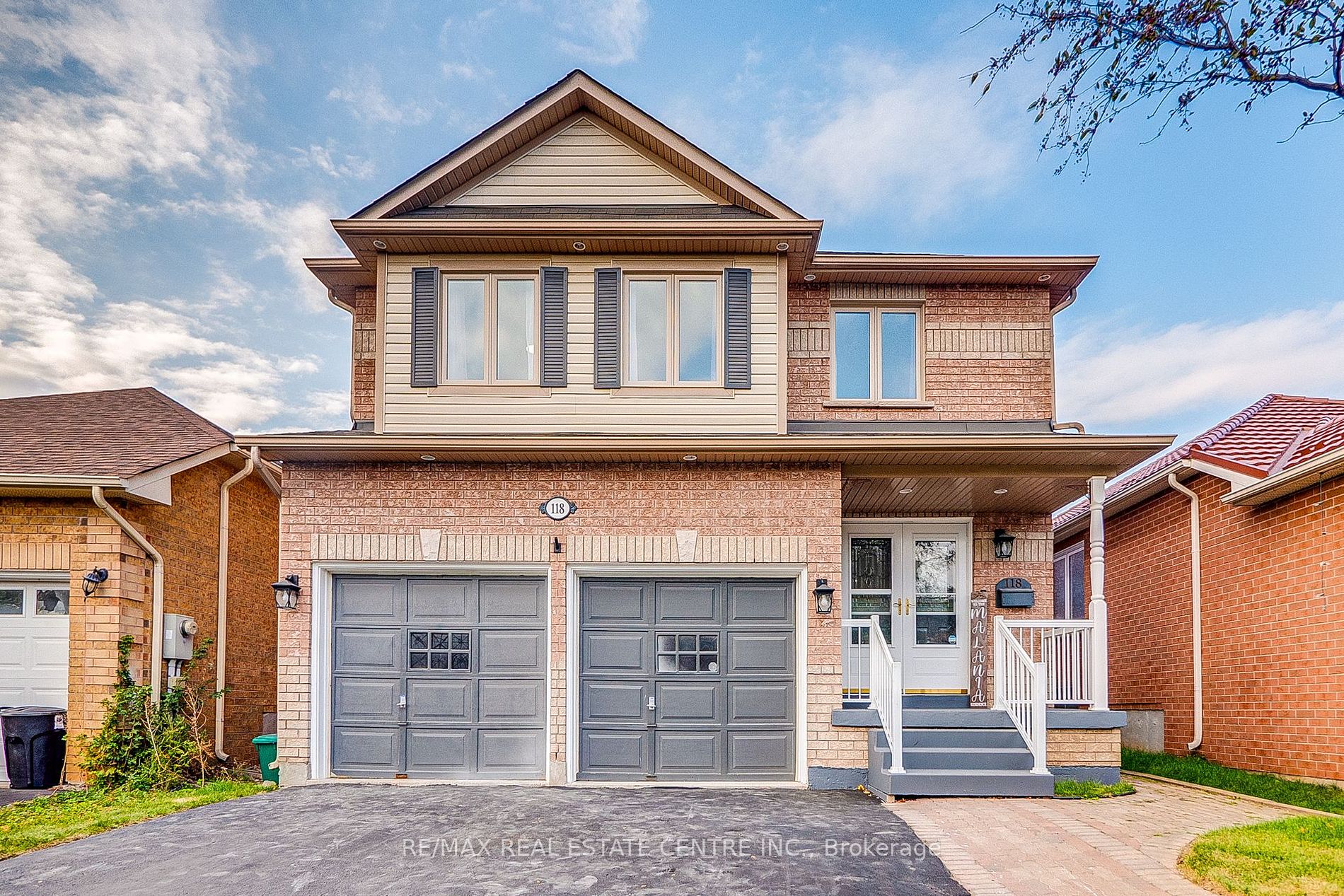118 Mowat Cres
