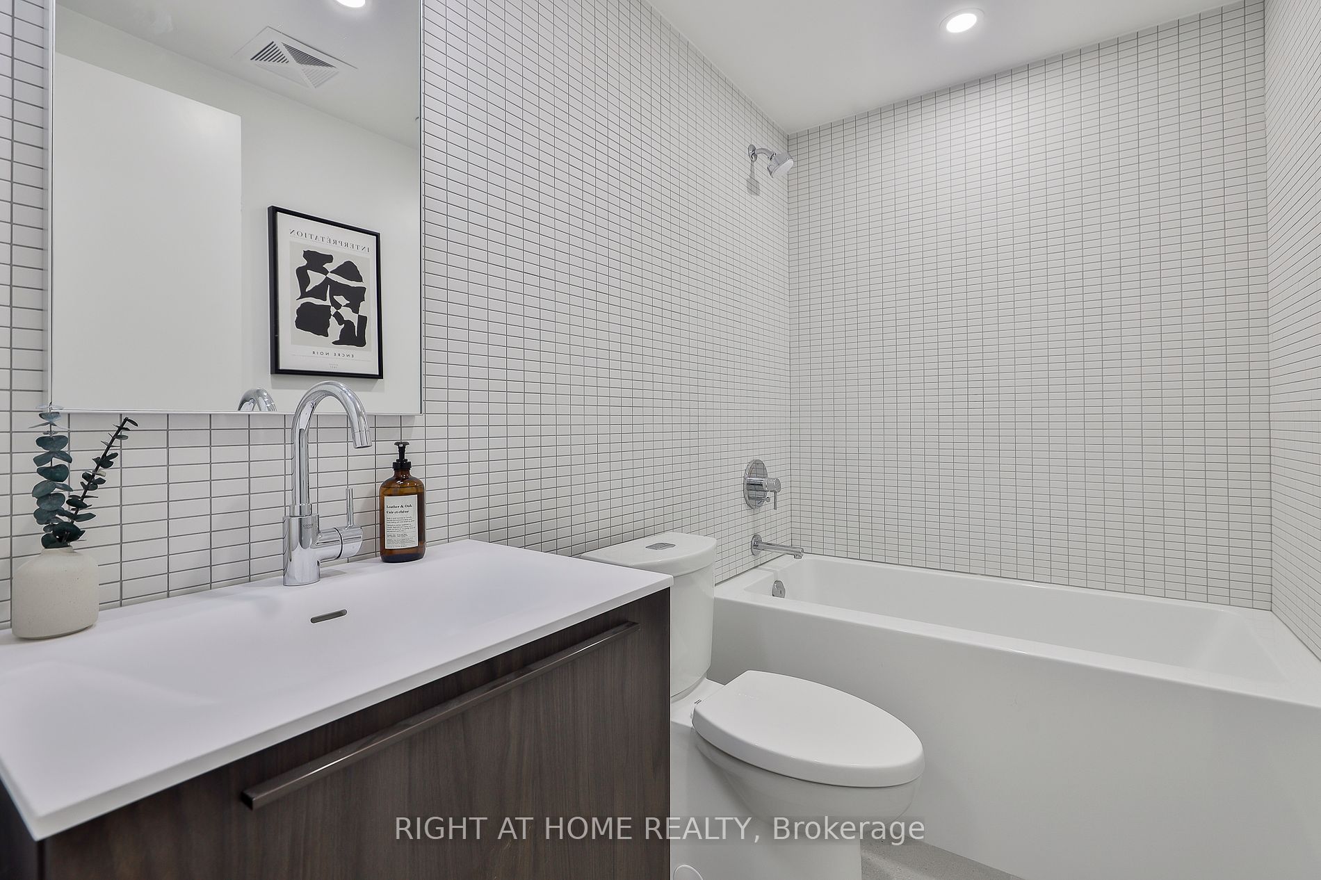 2720 Dundas Street W #524