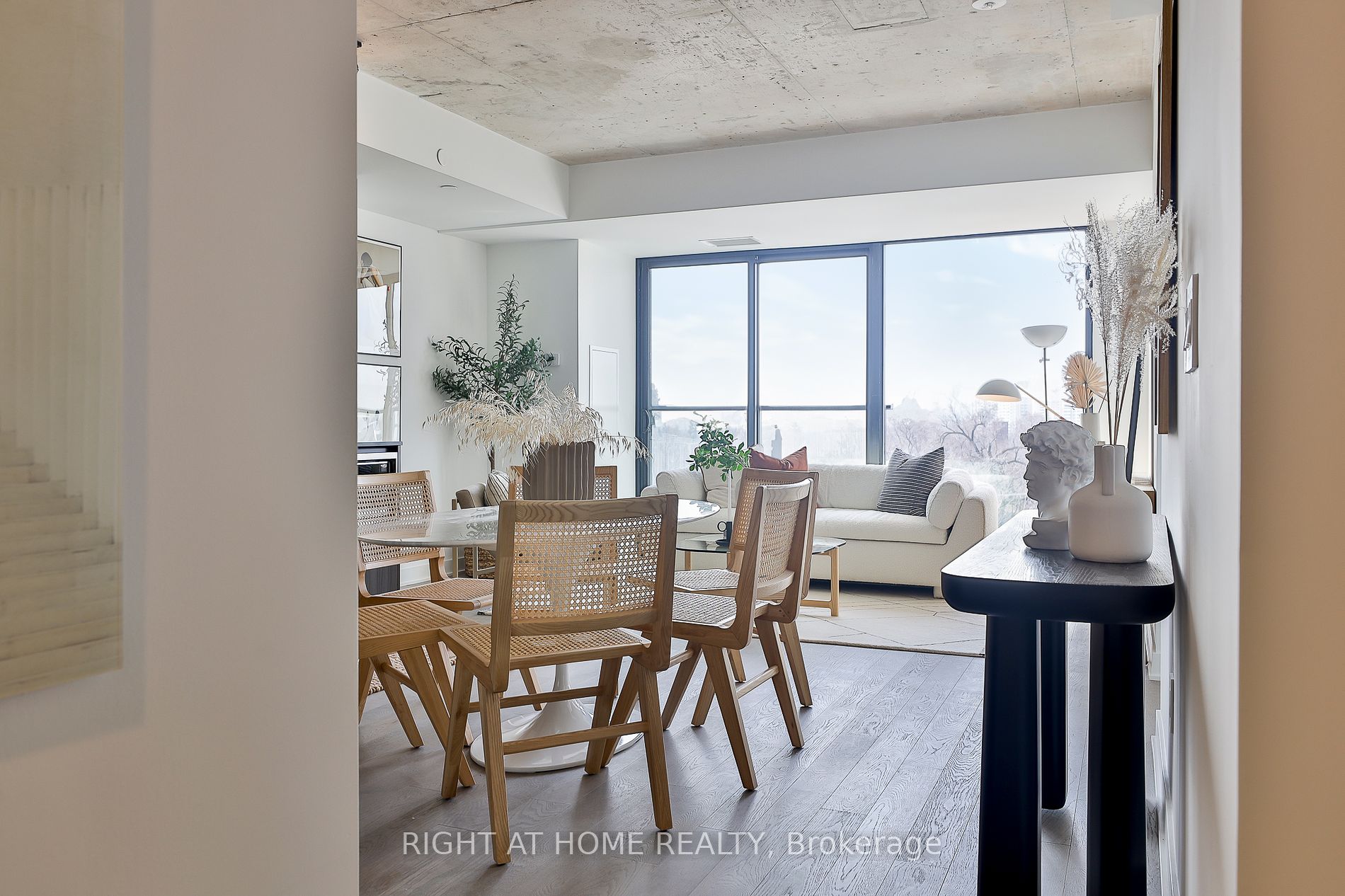 2720 Dundas Street W #524