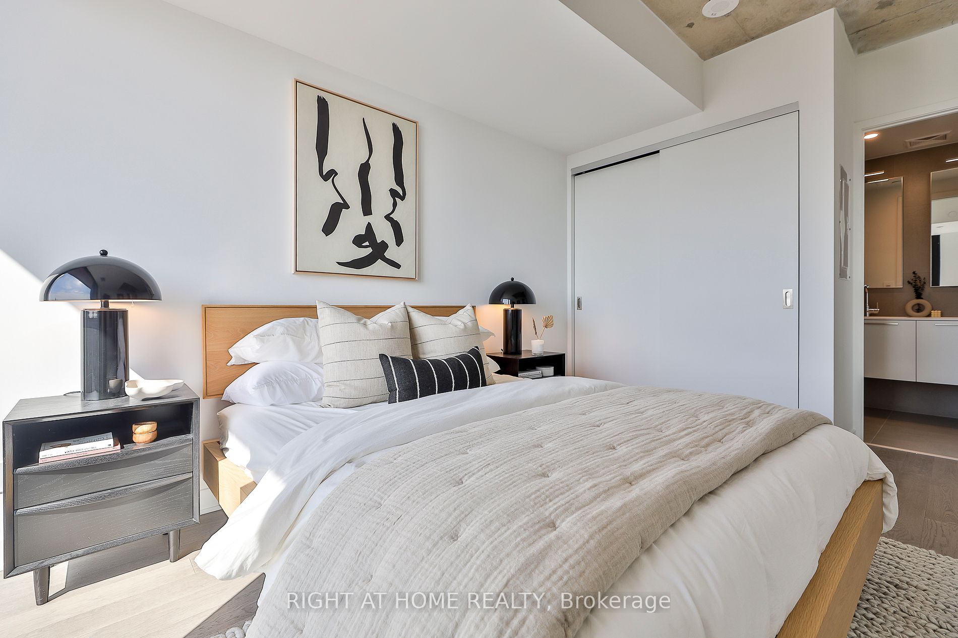2720 Dundas Street W #524