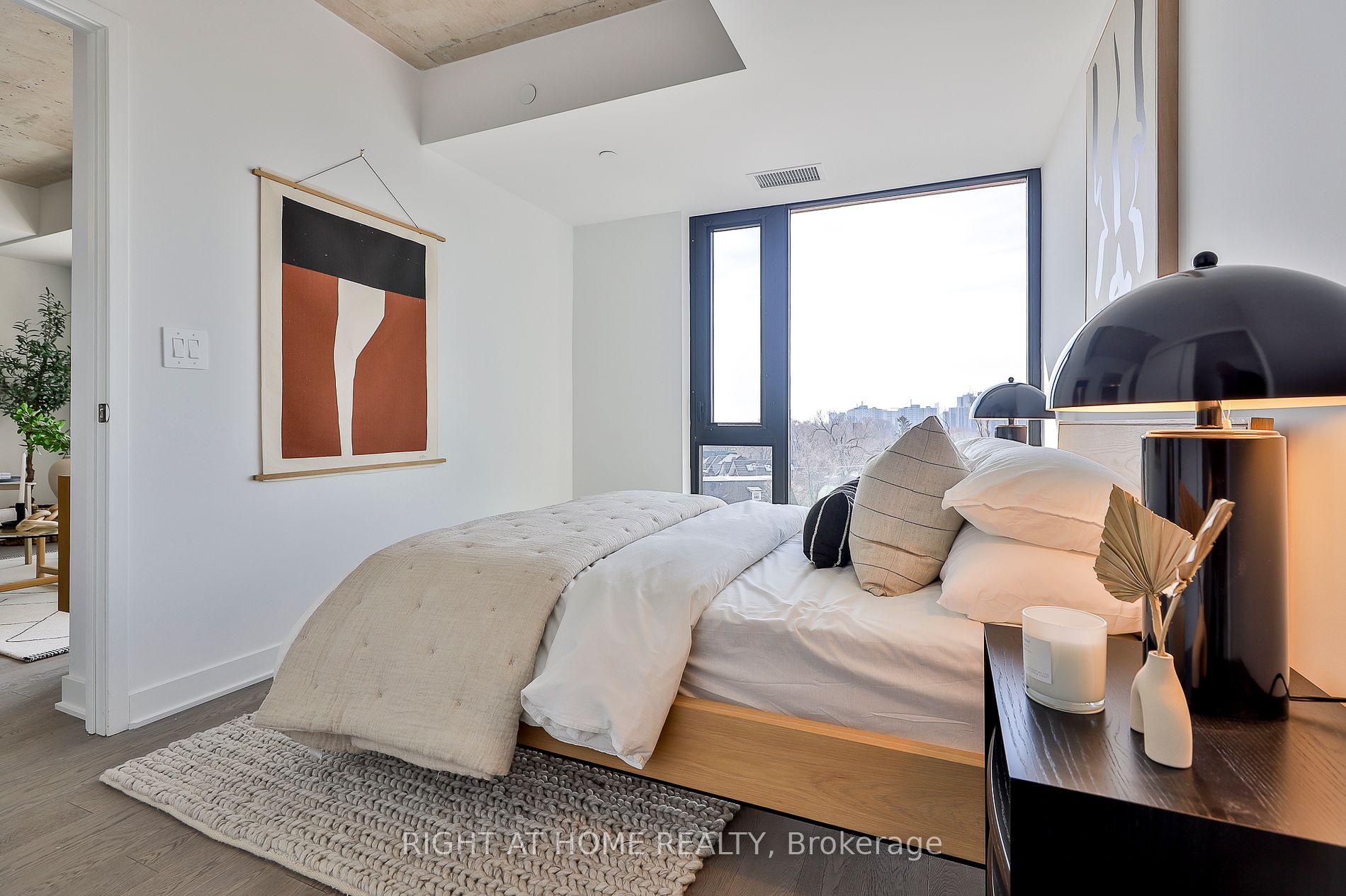 2720 Dundas Street W #524
