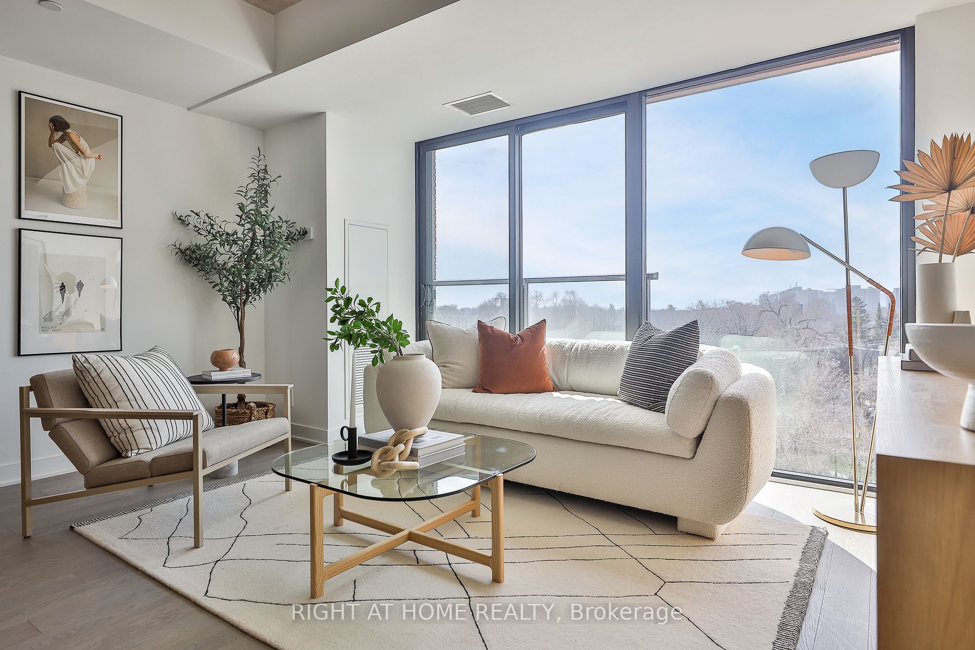 2720 Dundas Street W #524