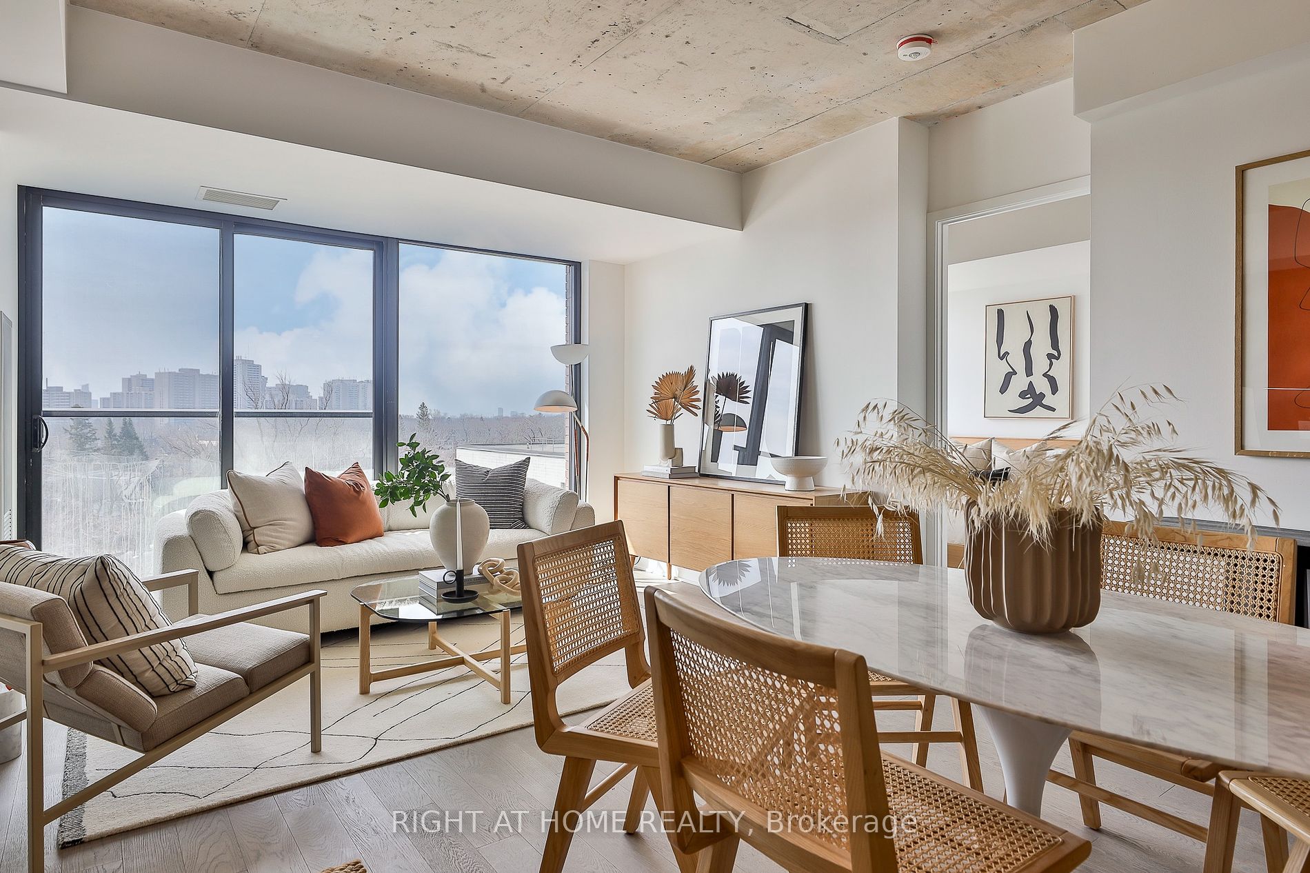 2720 Dundas Street W #524