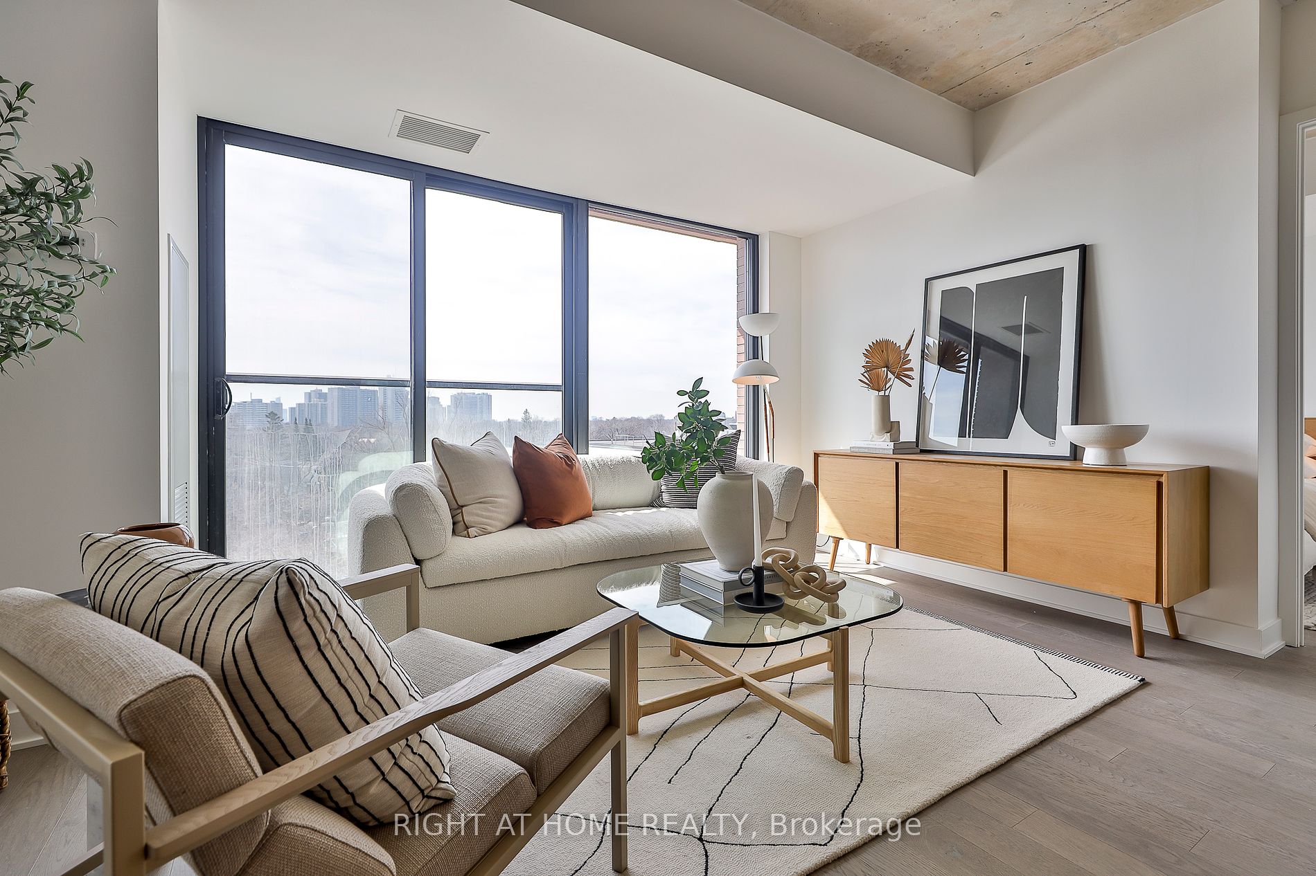 2720 Dundas Street W #524