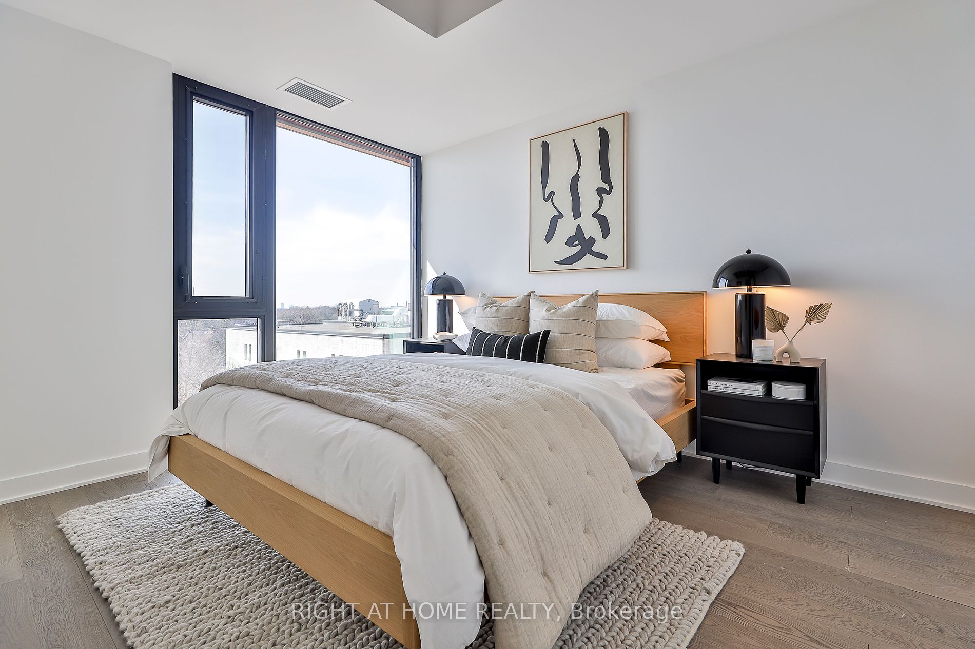 2720 Dundas Street W #524
