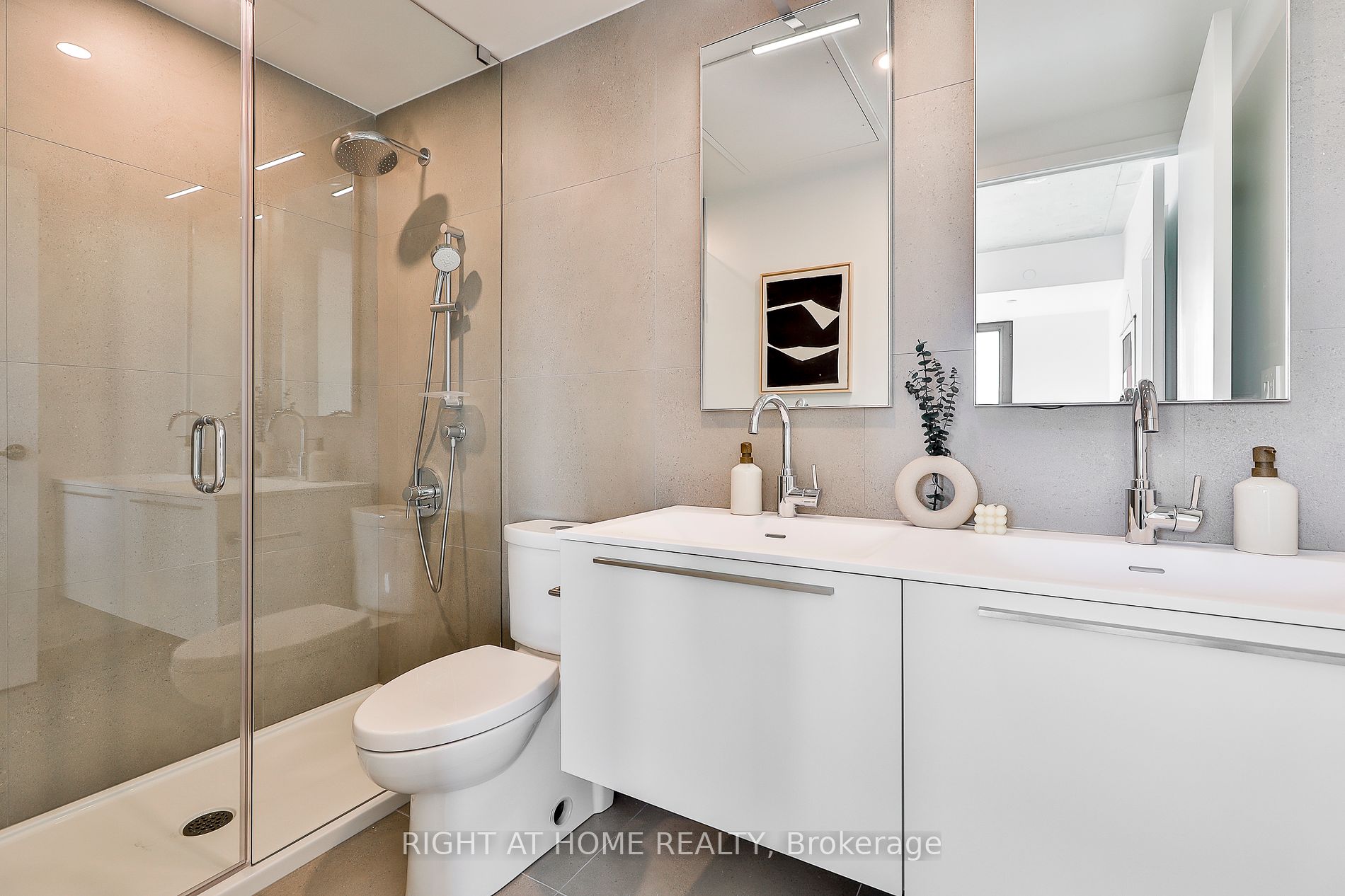 2720 Dundas Street W #524