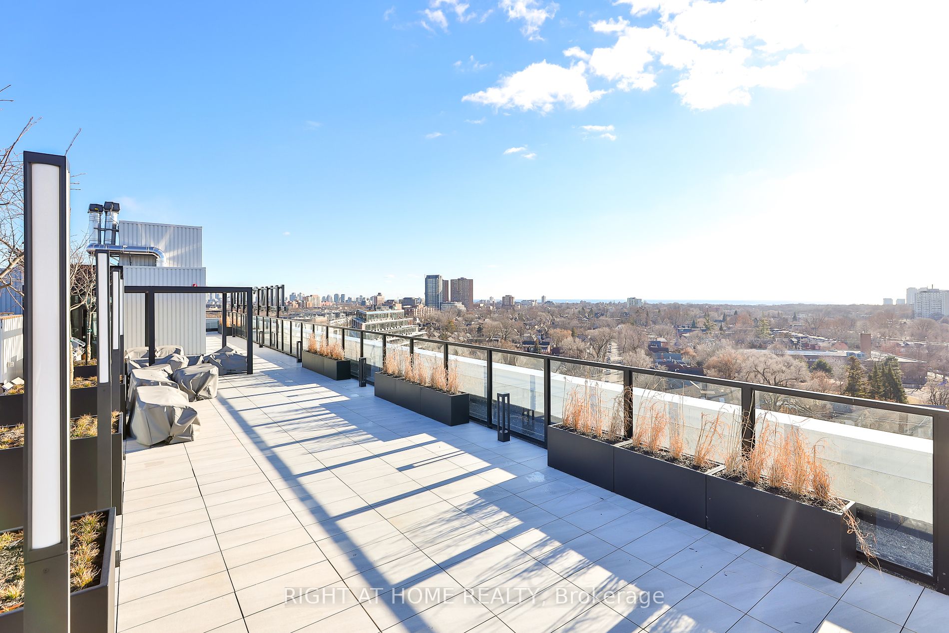 2720 Dundas Street W #524