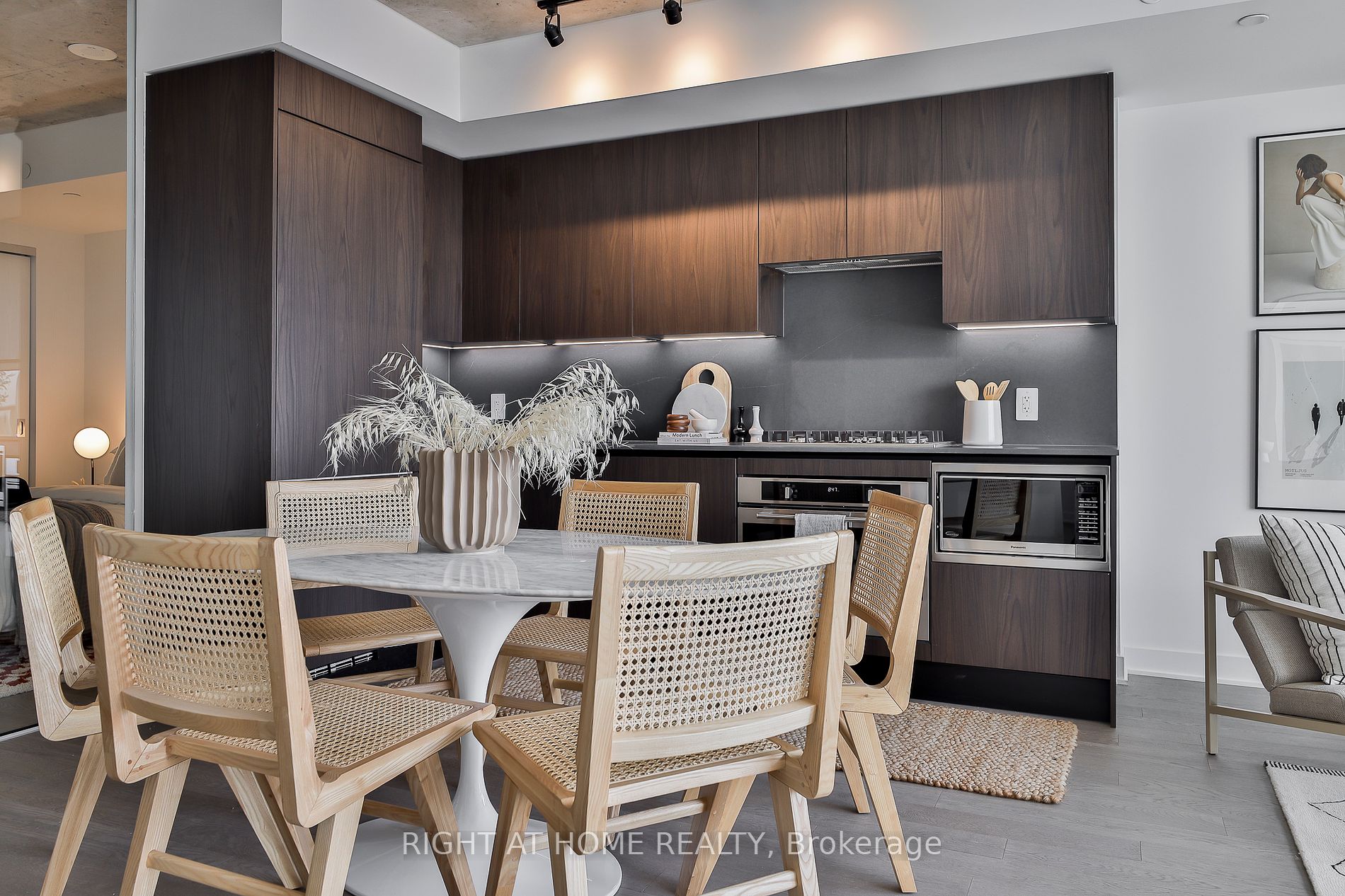 2720 Dundas Street W #524