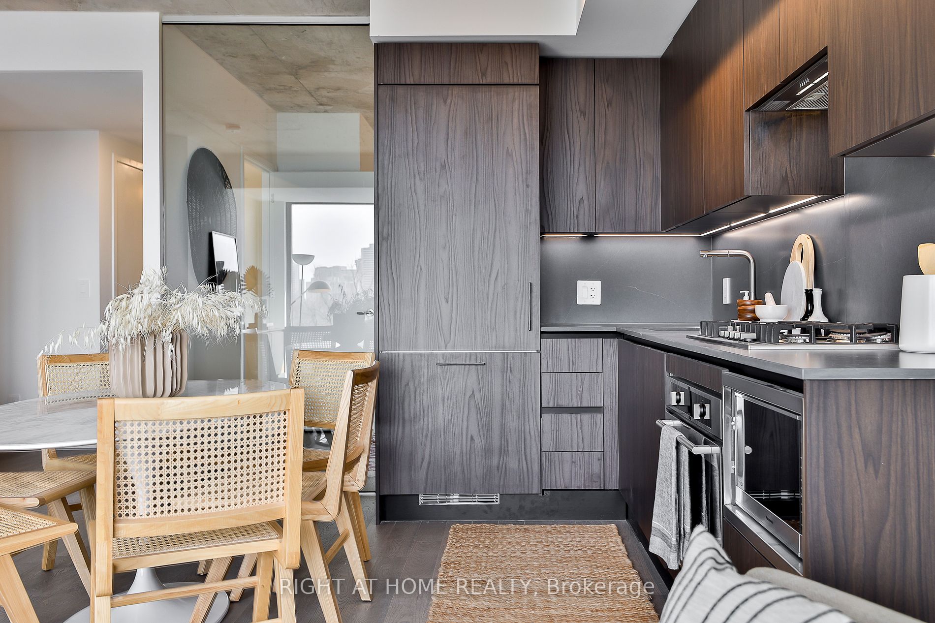 2720 Dundas Street W #524