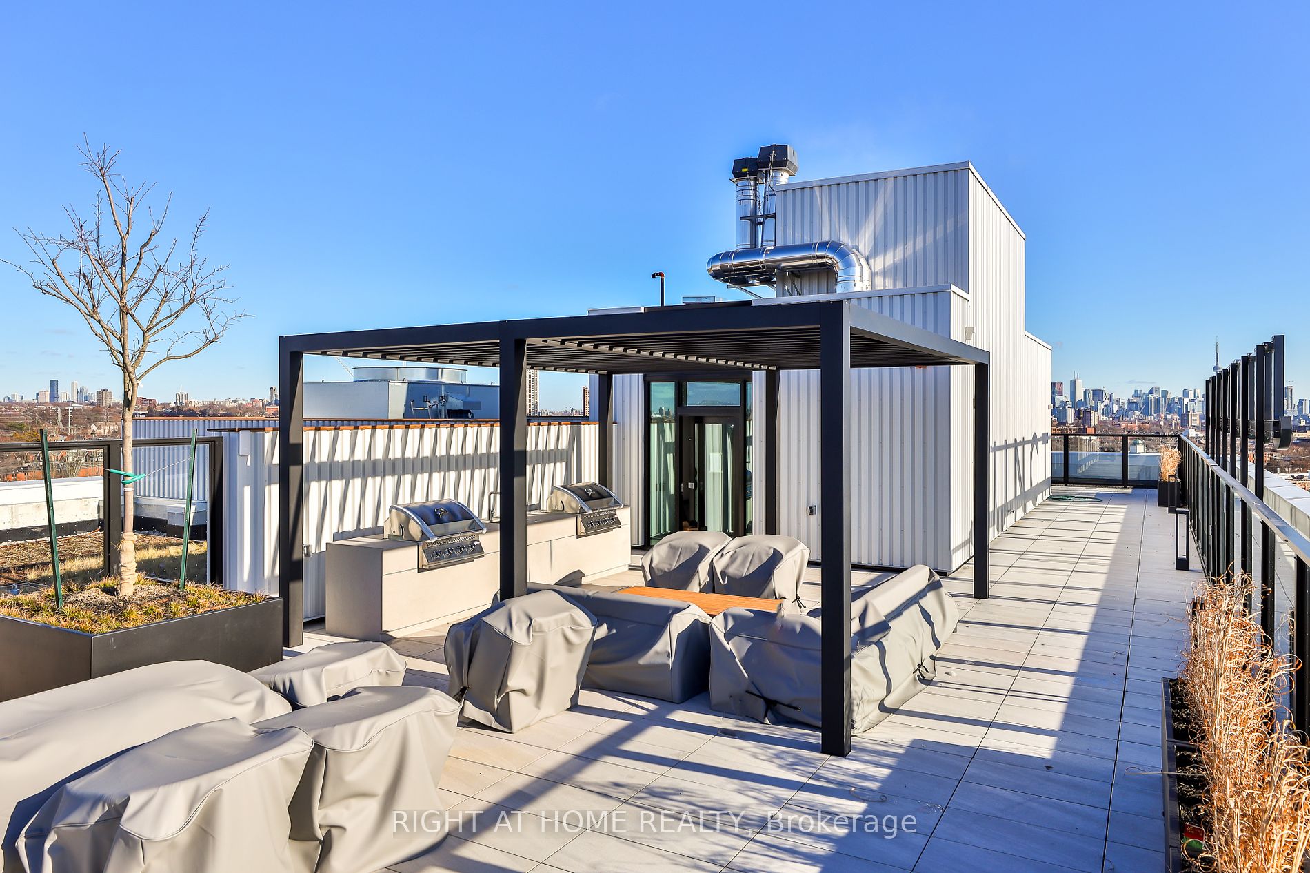 2720 Dundas Street W #524