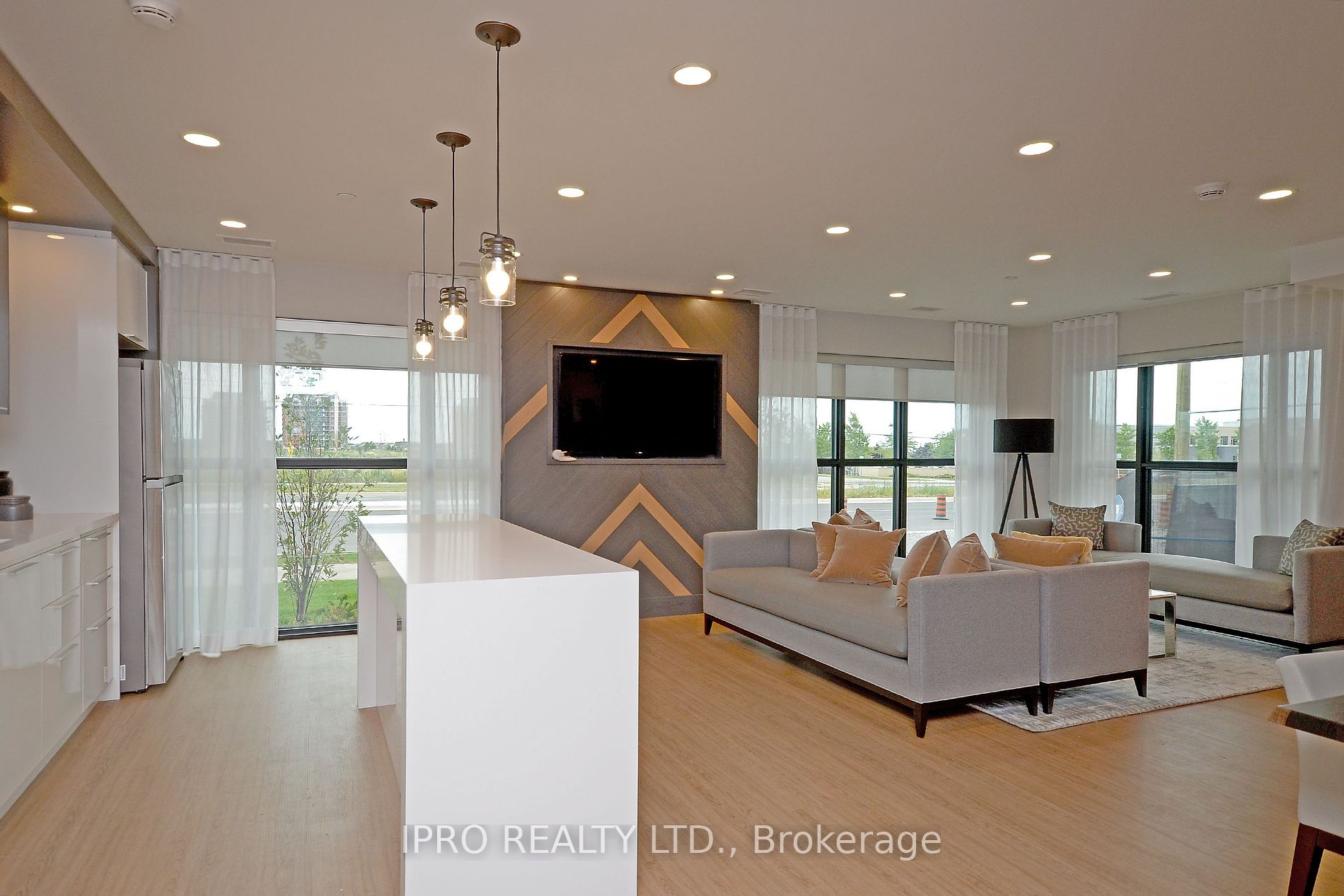 128 Grovewood Common, #614