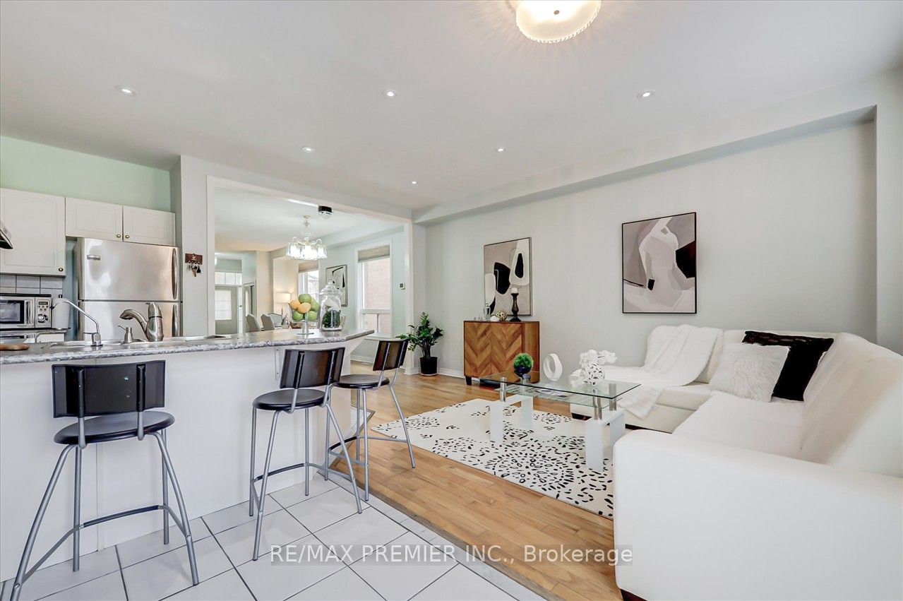 926 Ledbury Cres
