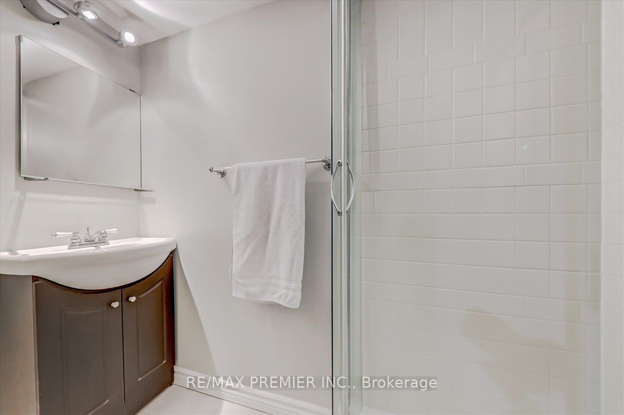 926 Ledbury Cres