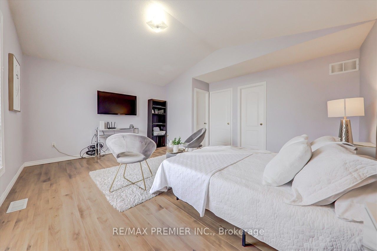926 Ledbury Cres