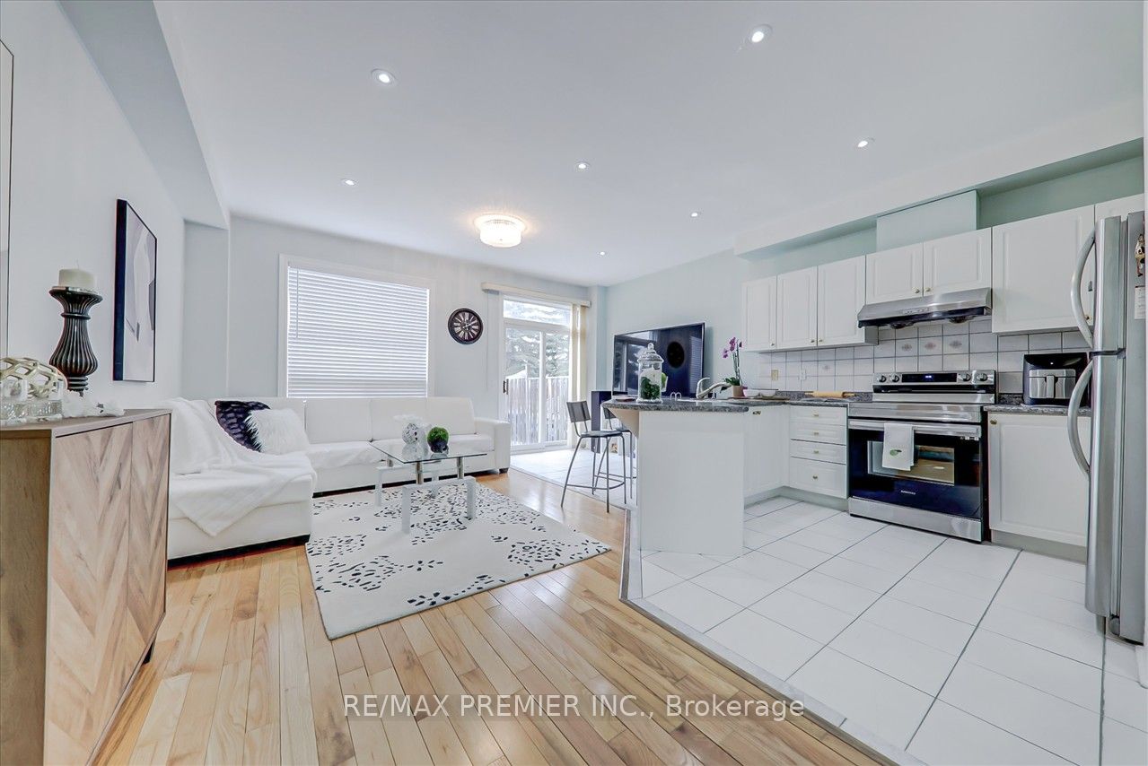 926 Ledbury Cres