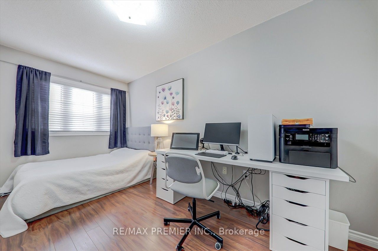 926 Ledbury Cres