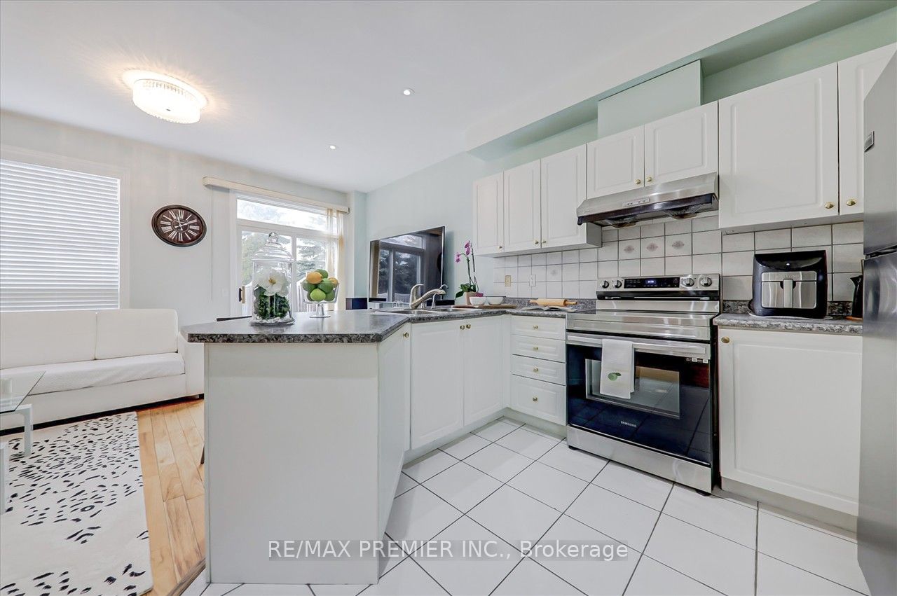 926 Ledbury Cres