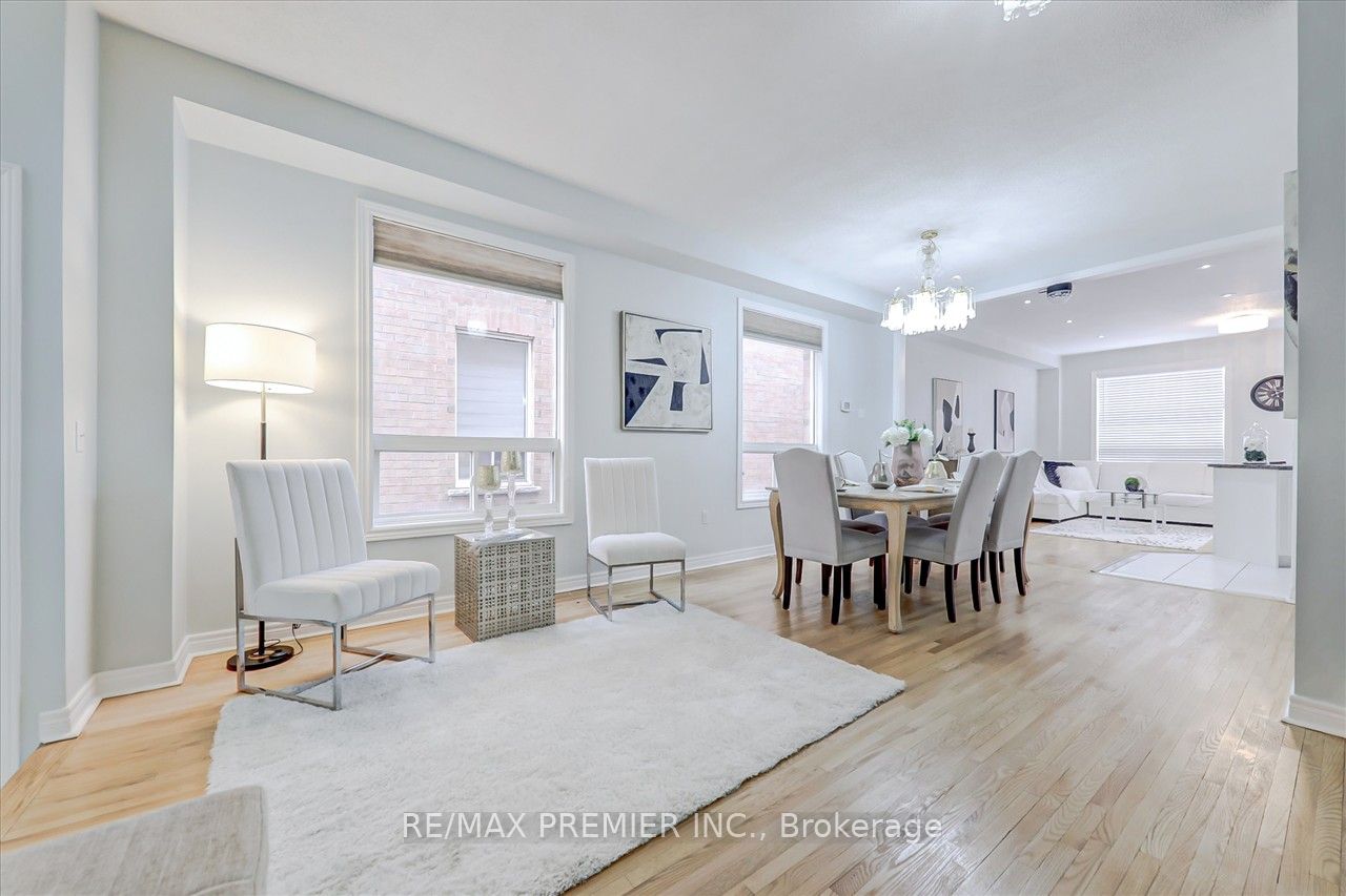 926 Ledbury Cres