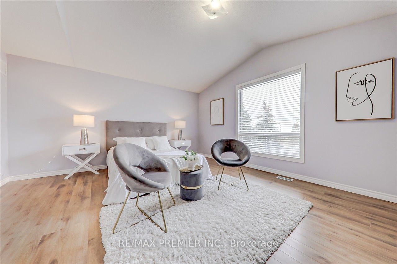 926 Ledbury Cres