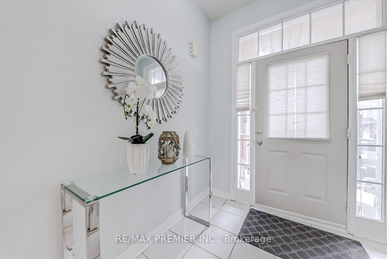 926 Ledbury Cres