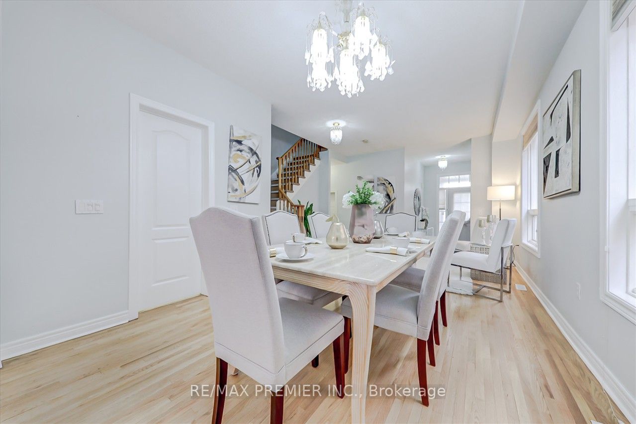 926 Ledbury Cres