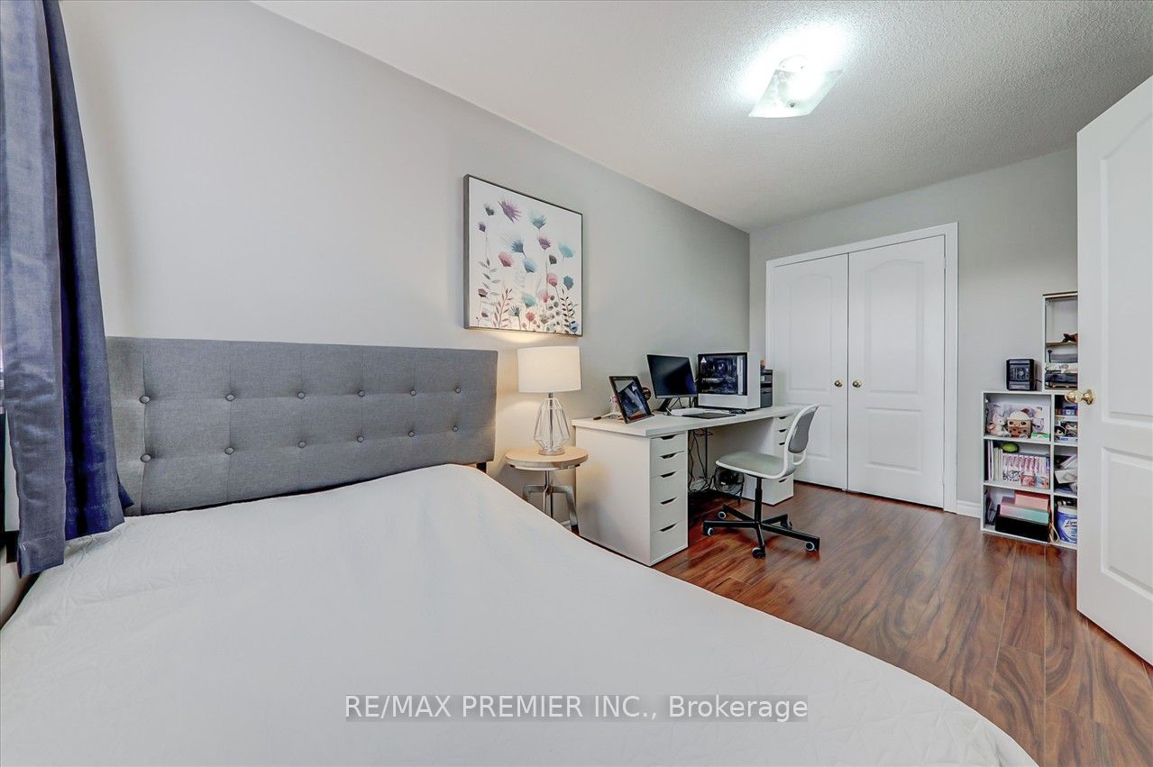 926 Ledbury Cres