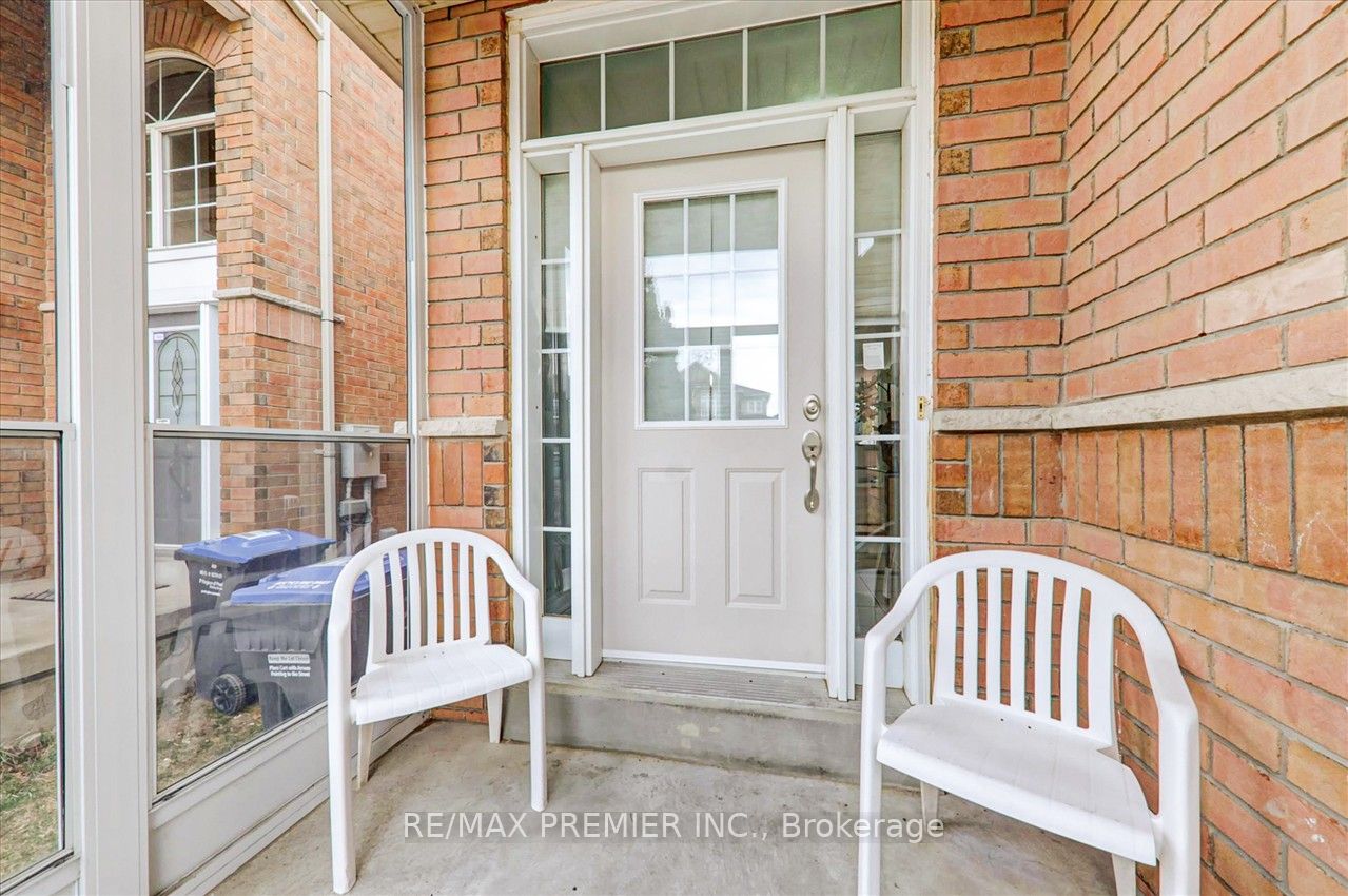 926 Ledbury Cres
